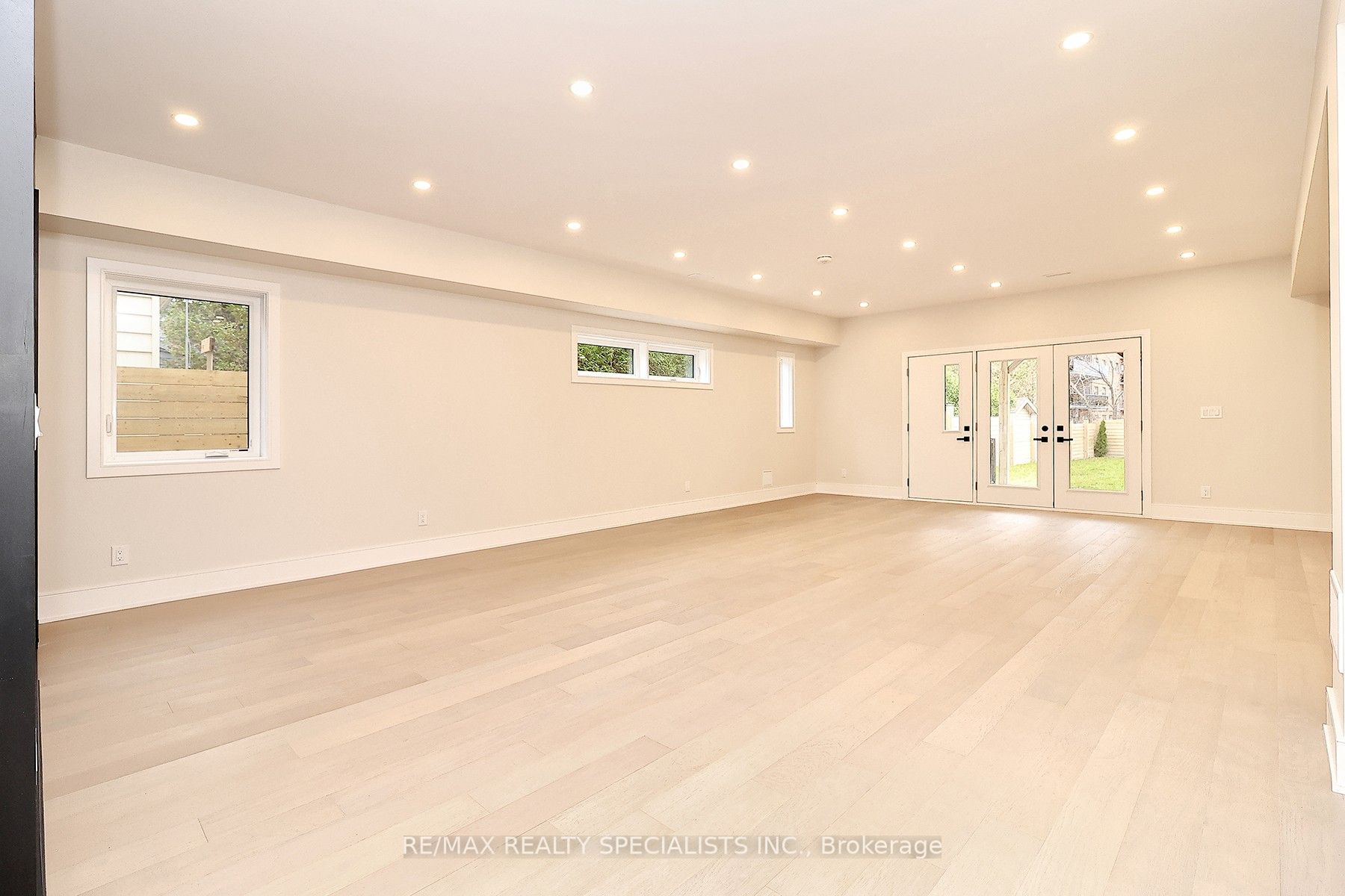 1046 Roosevelt Road Property Photo 10