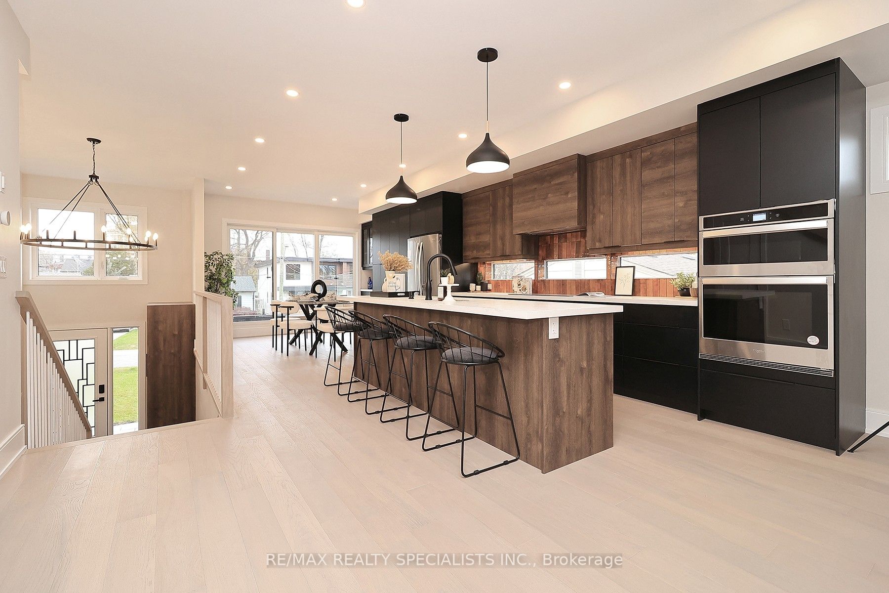 1046 Roosevelt Road Property Photo 17