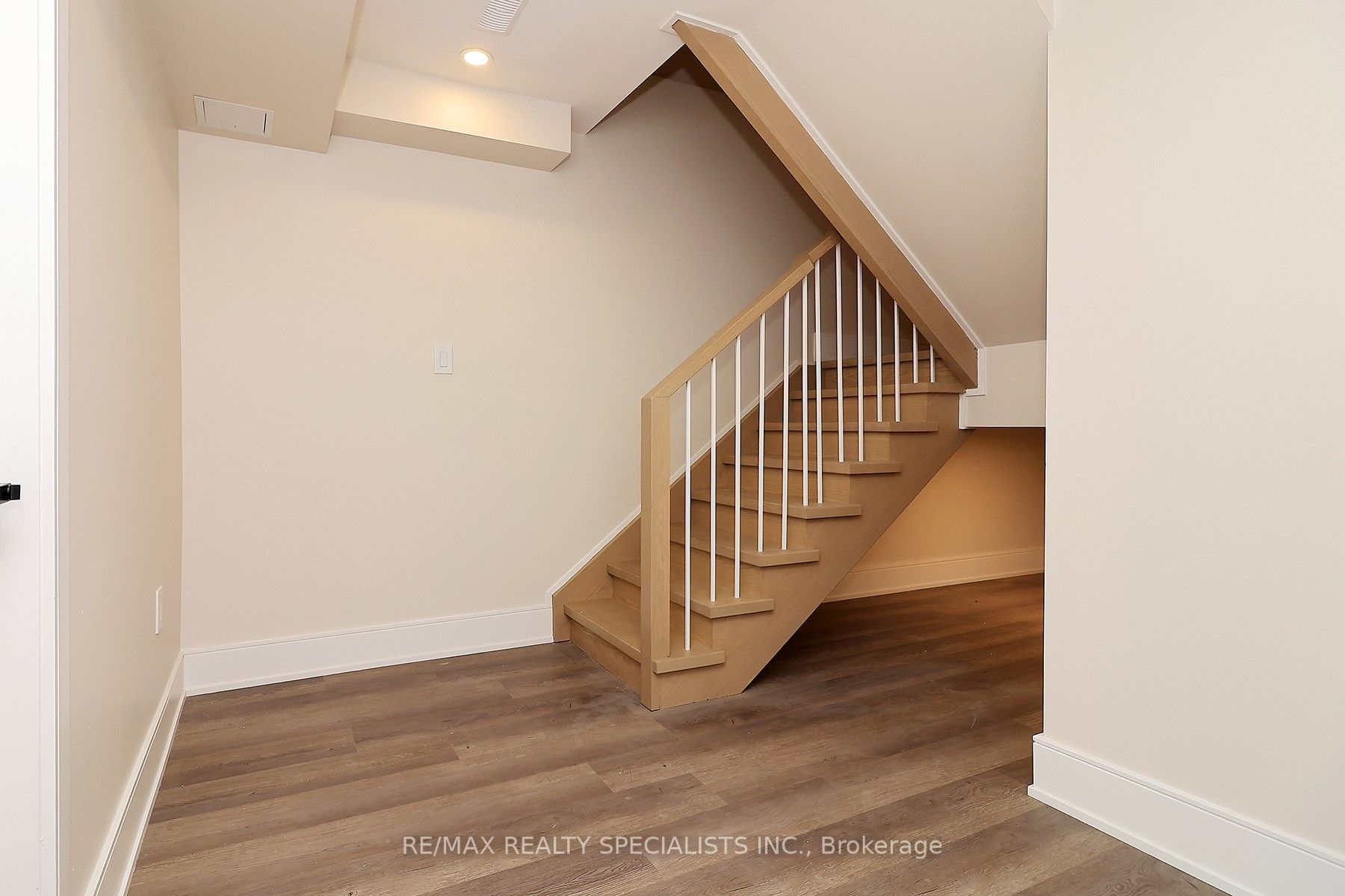 1046 Roosevelt Road Property Photo 23