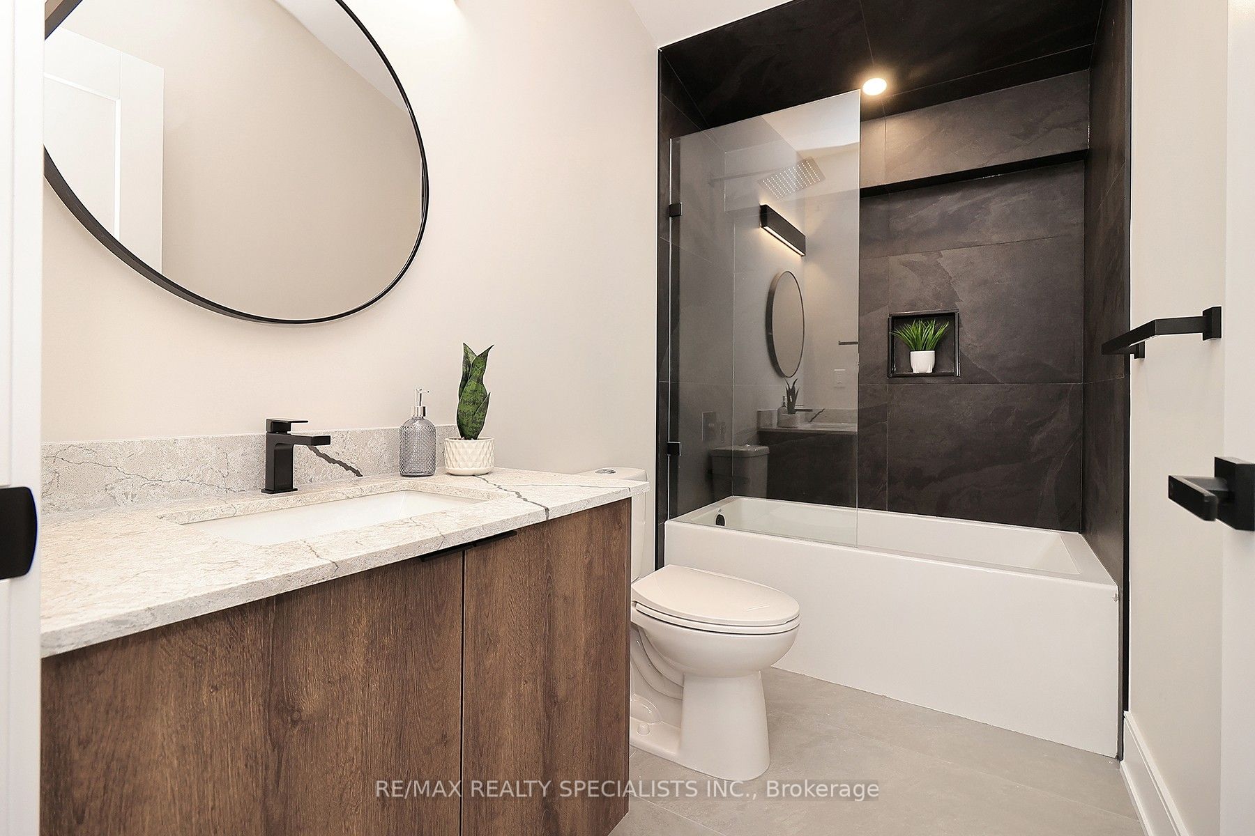 1046 Roosevelt Road Property Photo 35