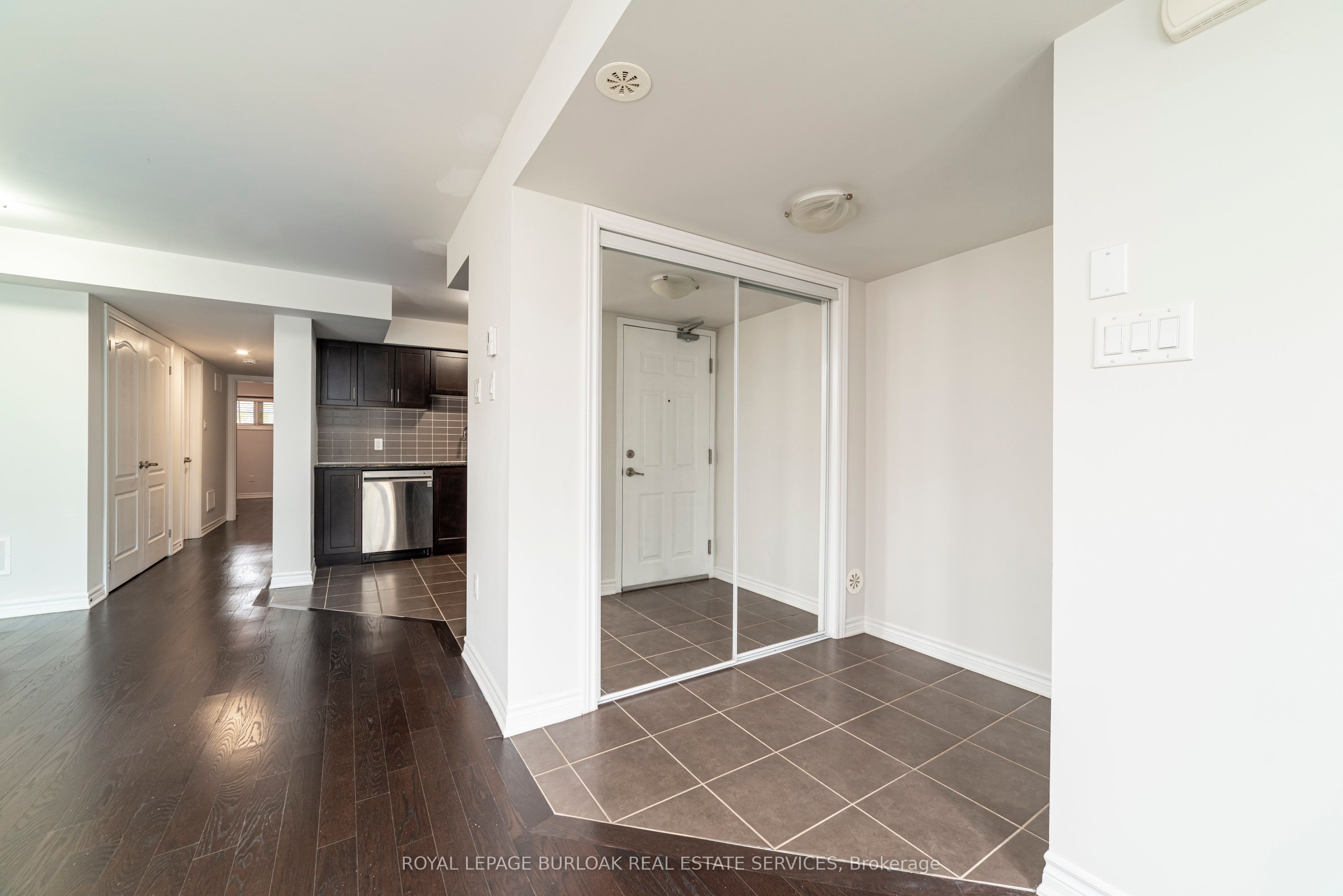 #59 - 2441 Greenwich Drive Property Photo 4