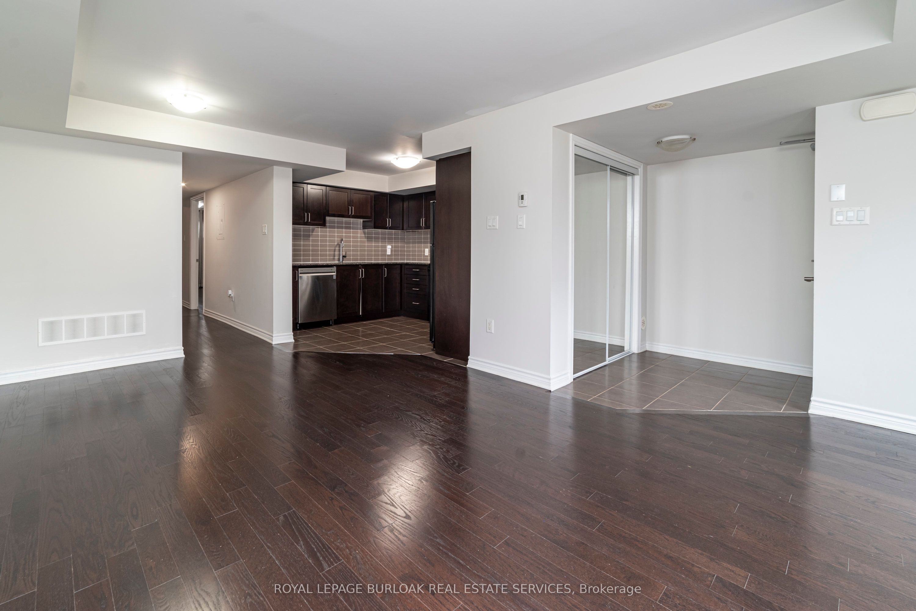 #59 - 2441 Greenwich Drive Property Photo 6