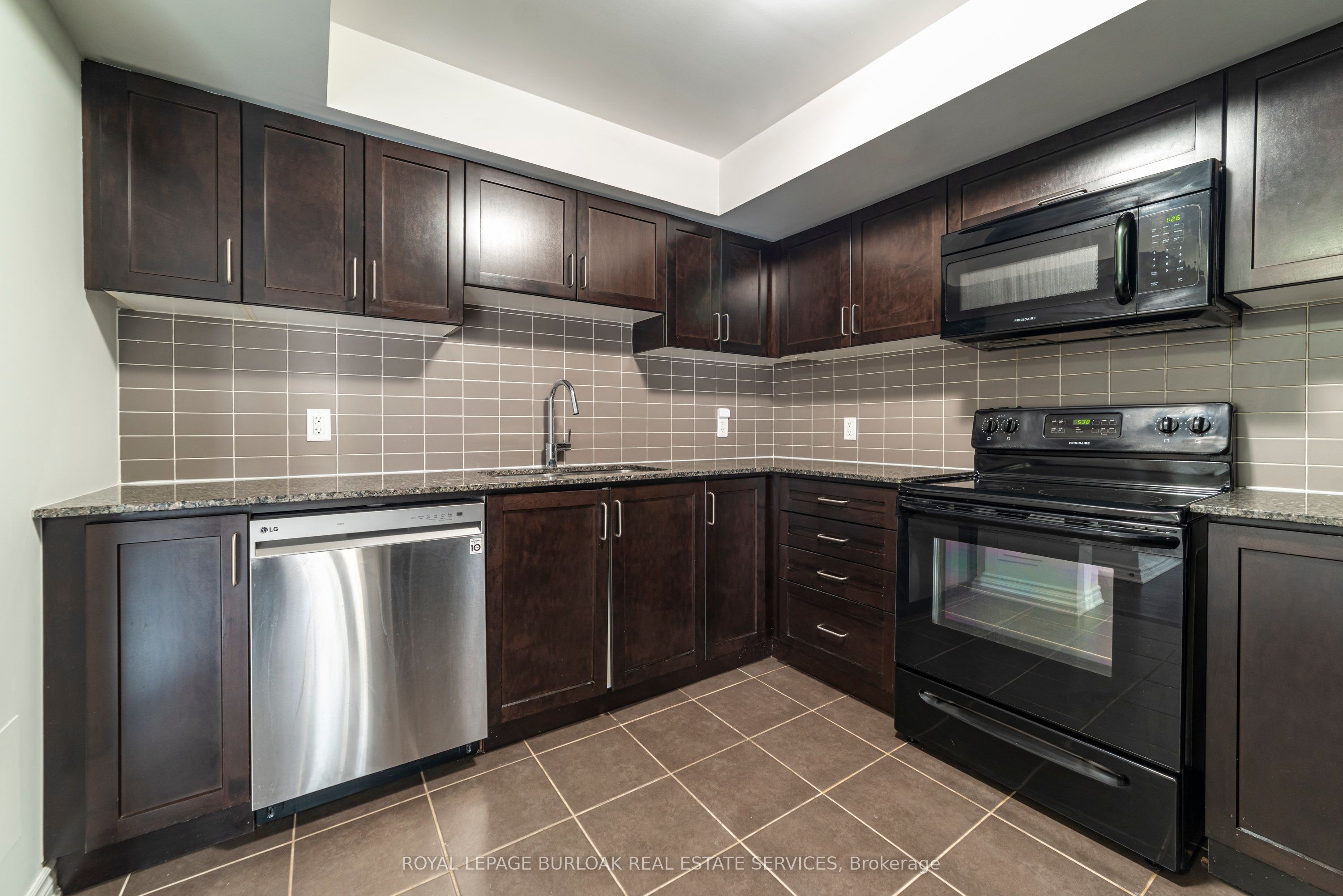#59 - 2441 Greenwich Drive Property Photo 10