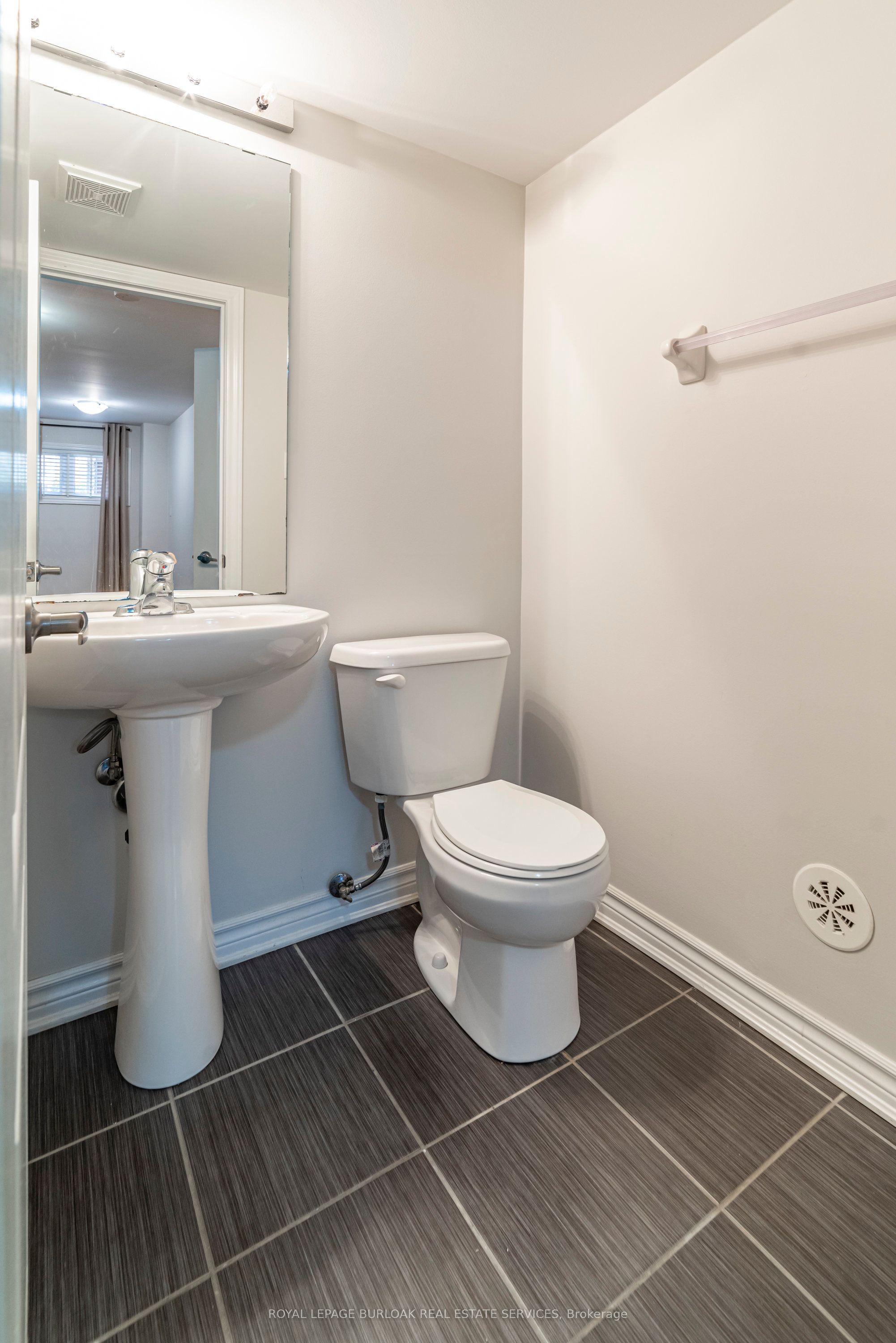 #59 - 2441 Greenwich Drive Property Photo 18
