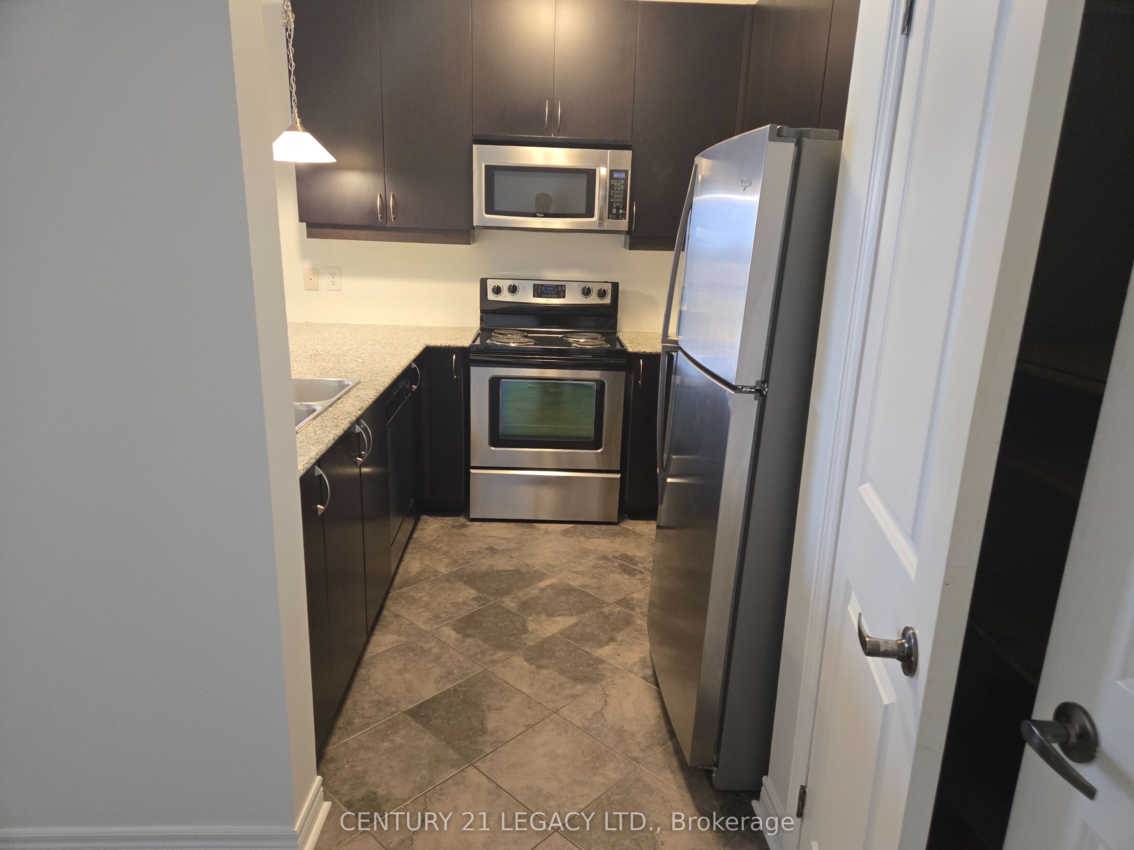 #424 - 383 Main Street Property Photo 8