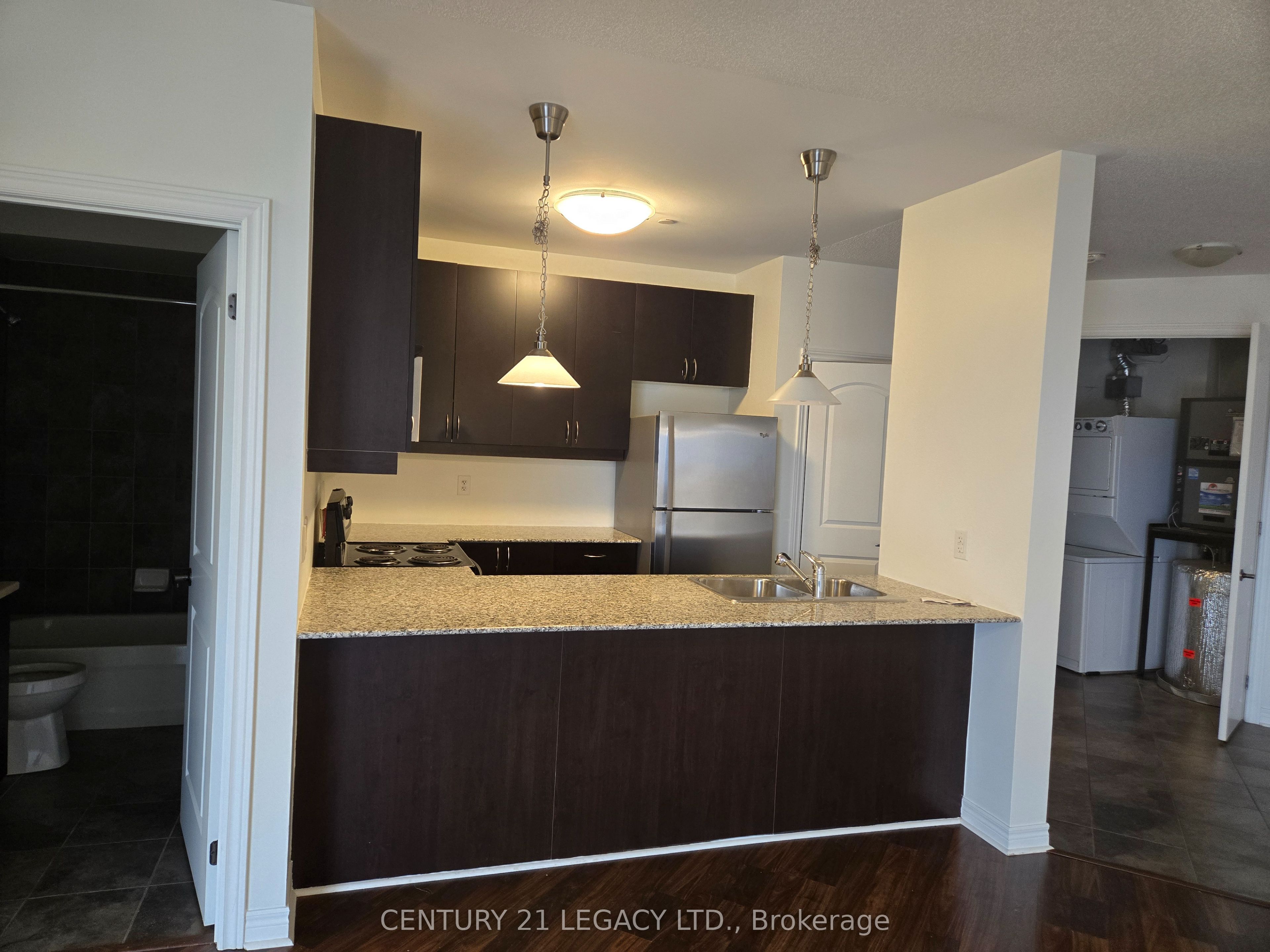 #424 - 383 Main Street Property Photo 9