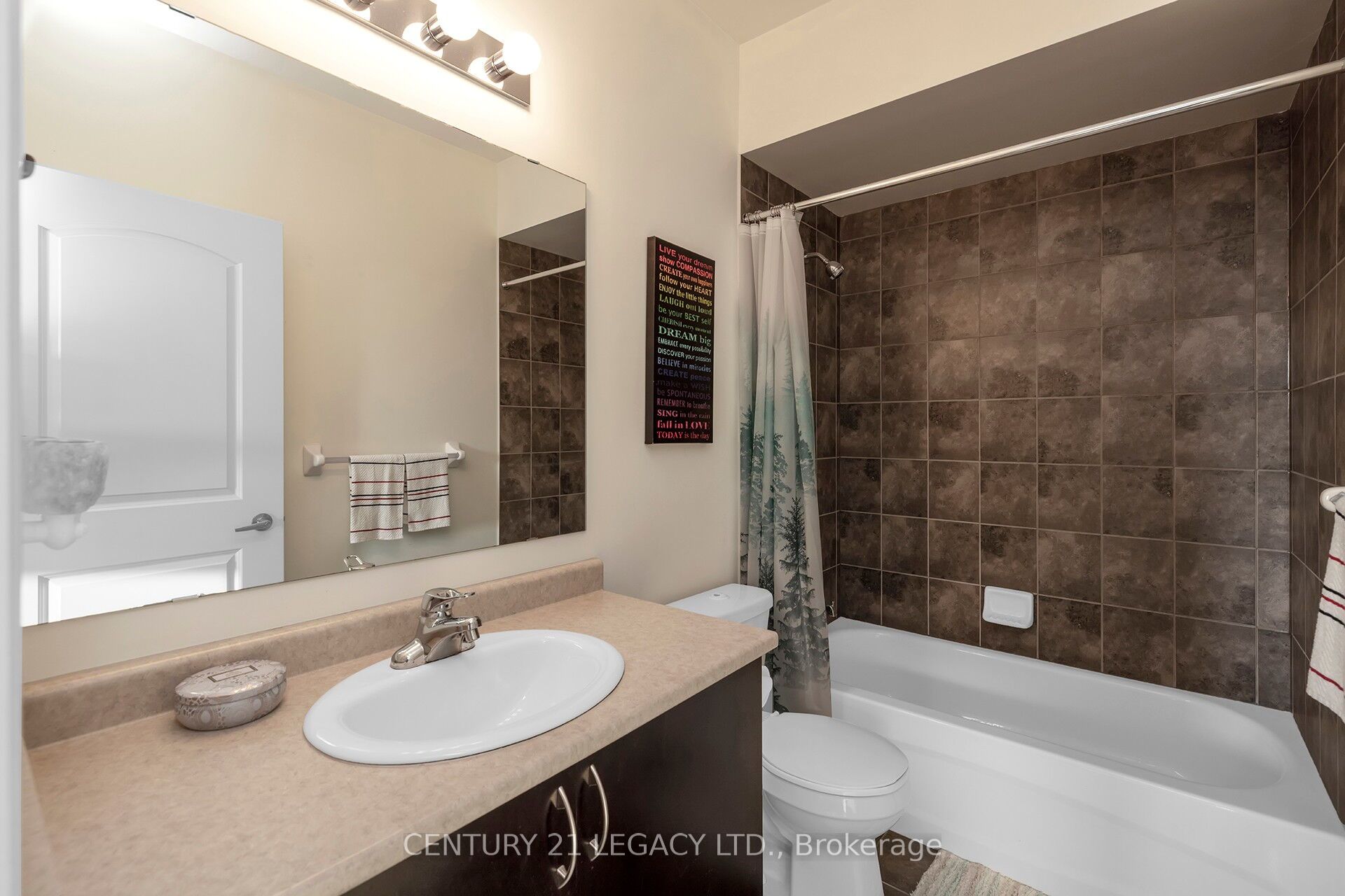 #424 - 383 Main Street Property Photo 28