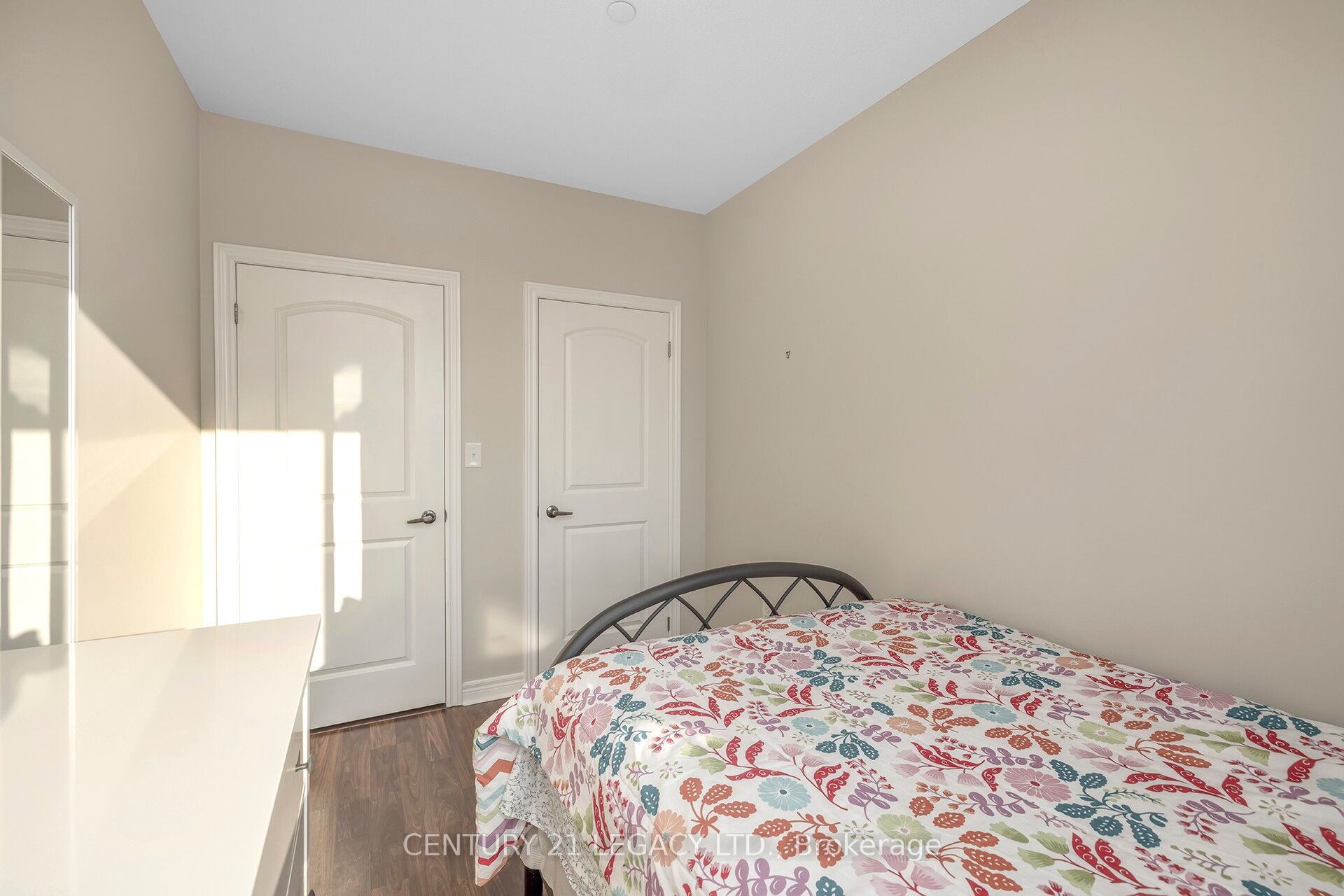 #424 - 383 Main Street Property Photo 33