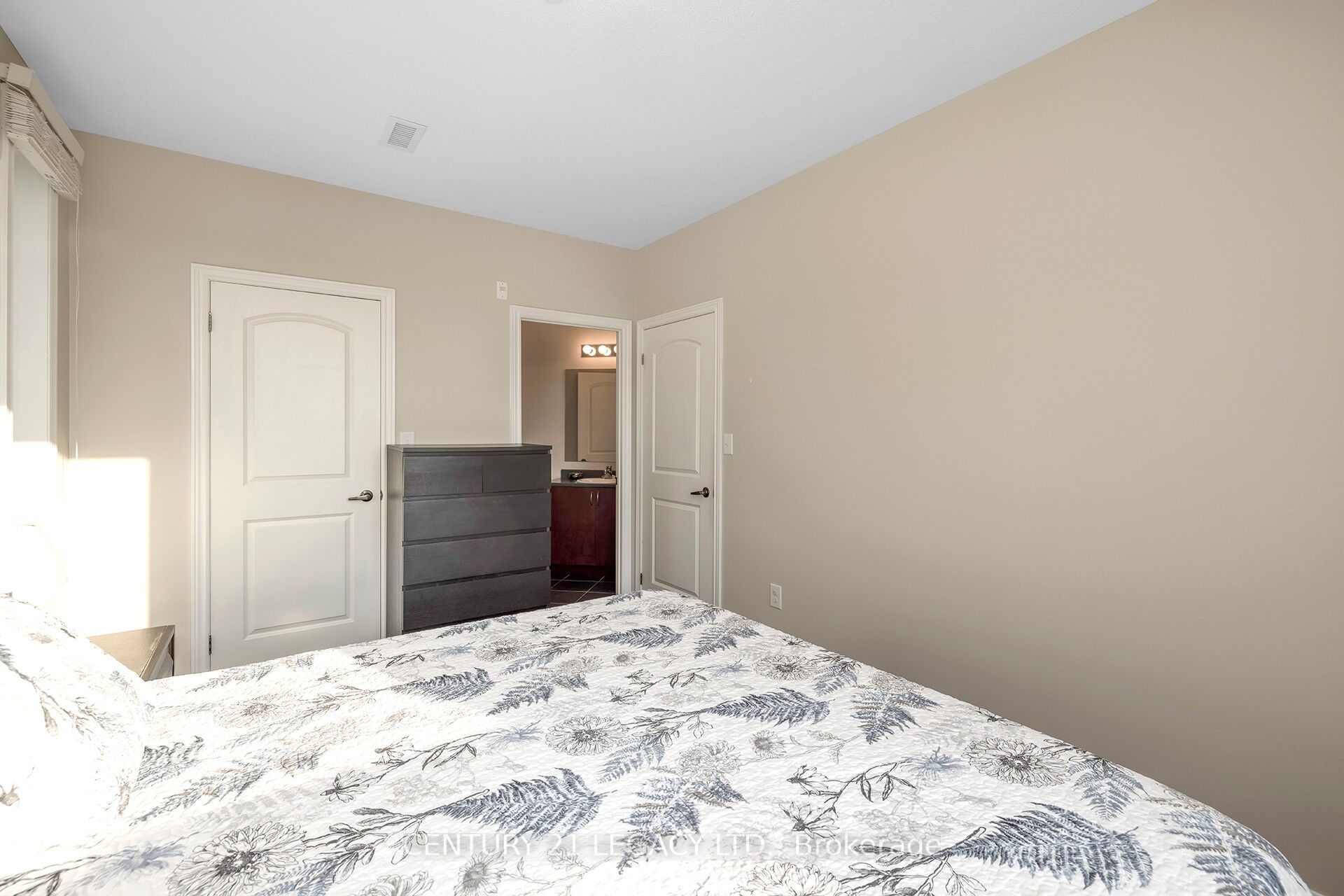#424 - 383 Main Street Property Photo 36