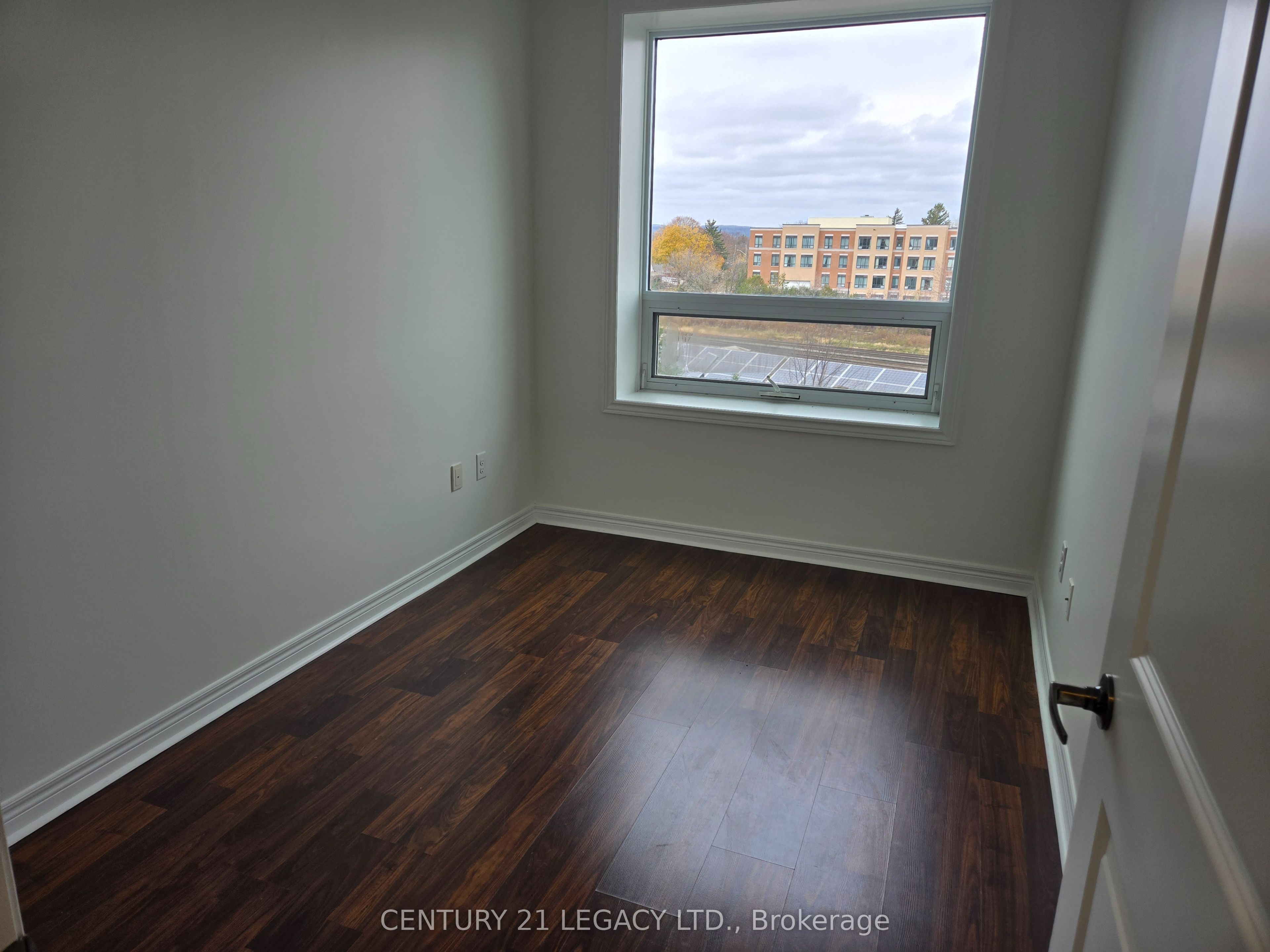 #424 - 383 Main Street Property Photo 37