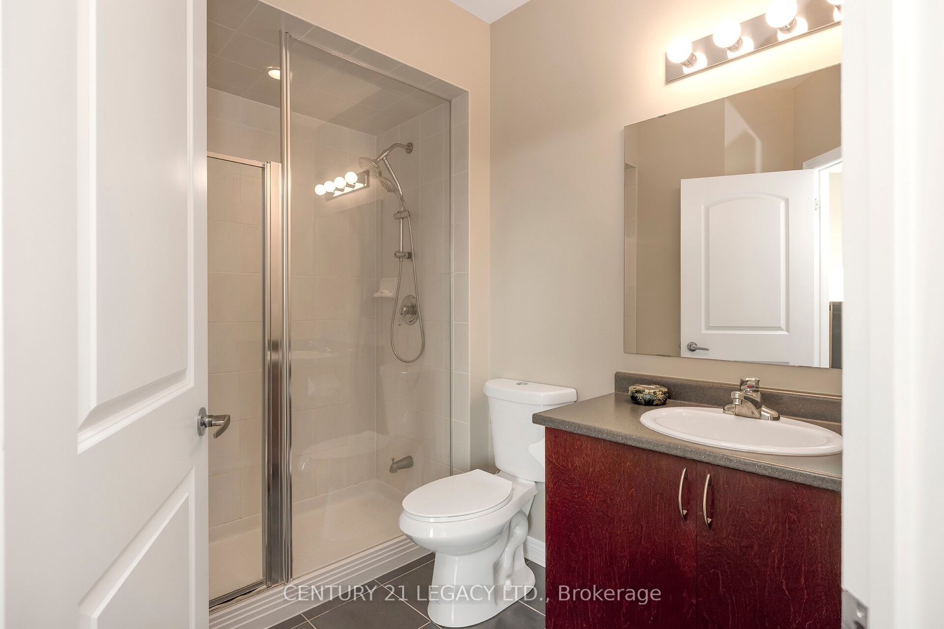 #424 - 383 Main Street Property Photo 40