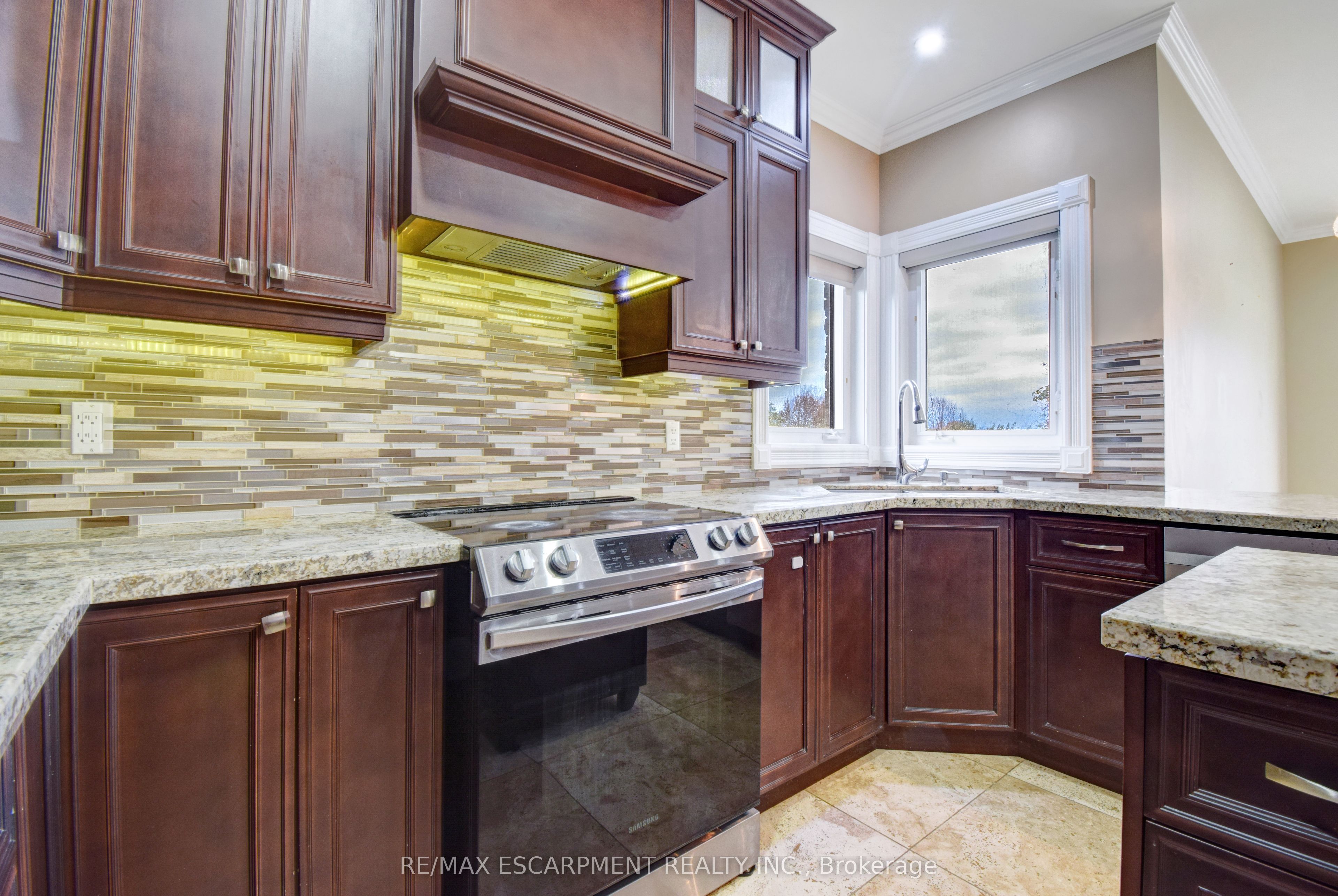 9153 Eighth Line Property Photo 11