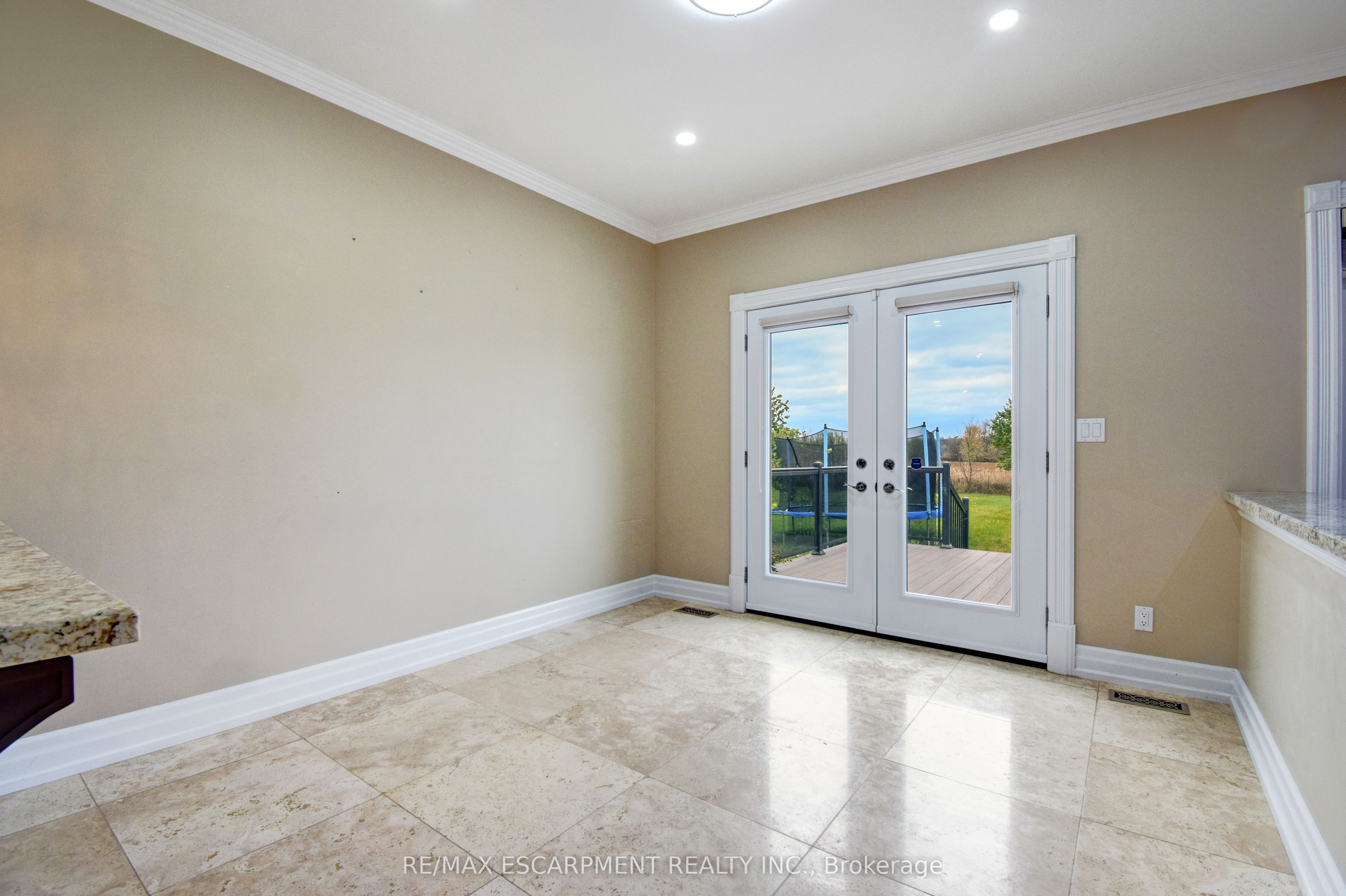 9153 Eighth Line Property Photo 12