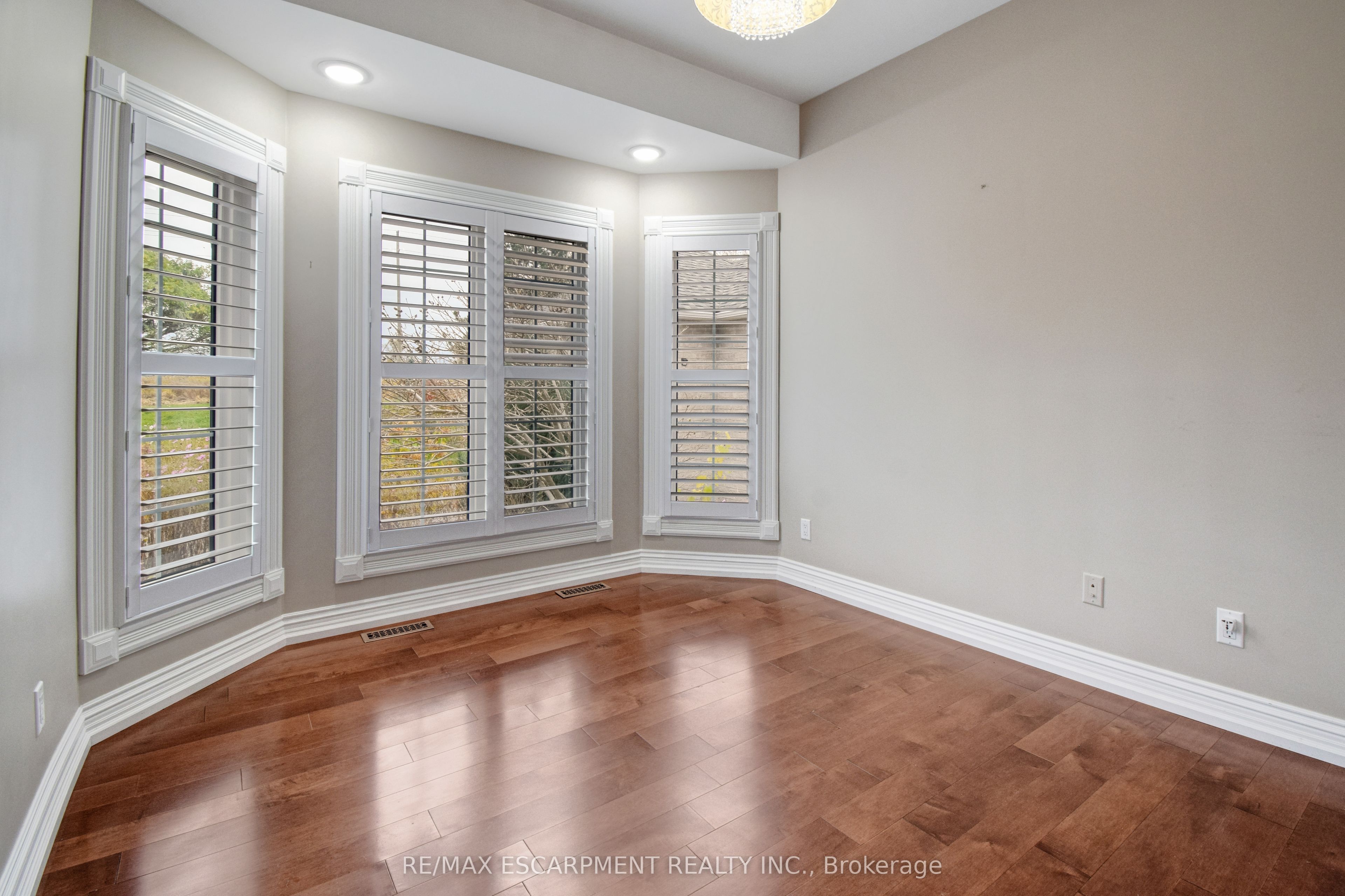 9153 Eighth Line Property Photo 19