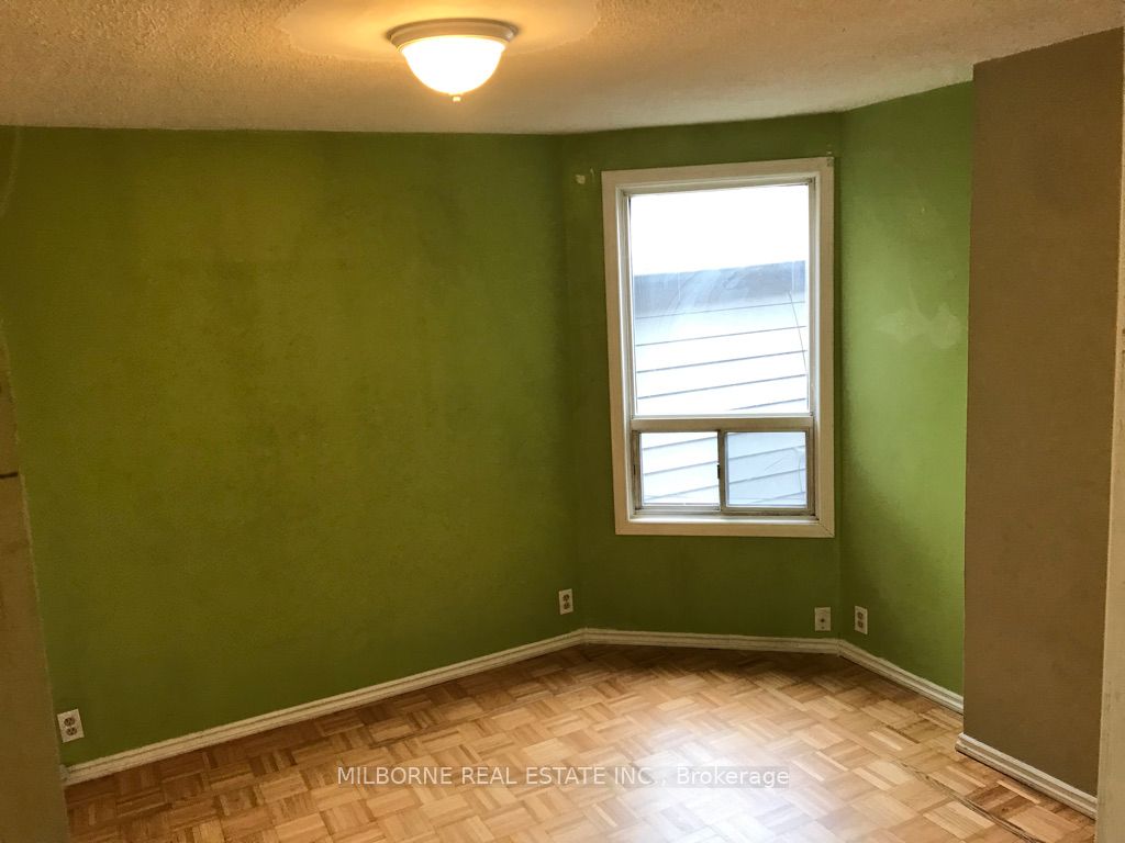 123 Perth Avenue Property Photo 7