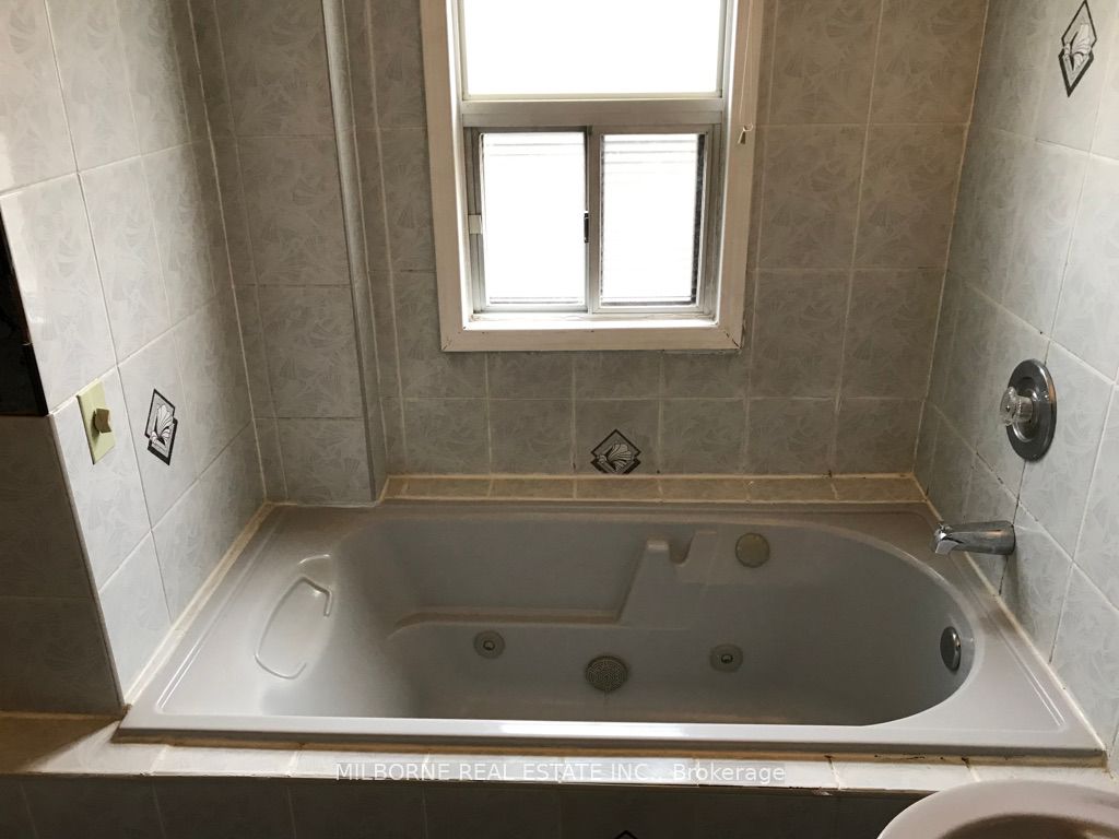 123 Perth Avenue Property Photo 11