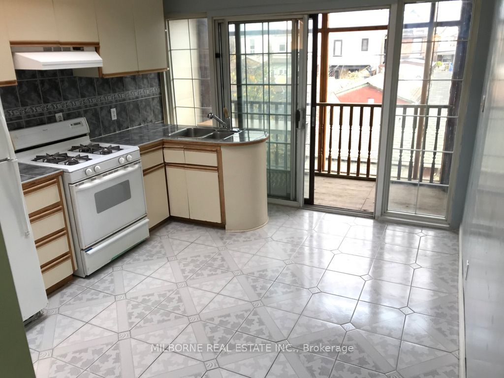 123 Perth Avenue Property Photo 13