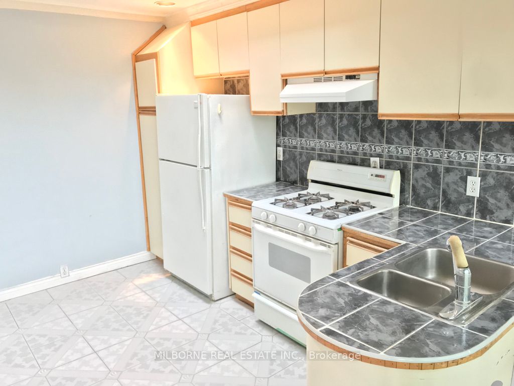123 Perth Avenue Property Photo 14