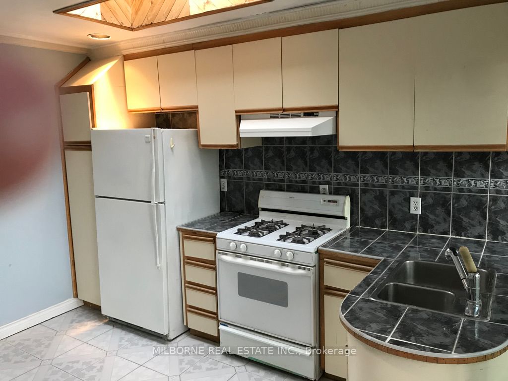 123 Perth Avenue Property Photo 17