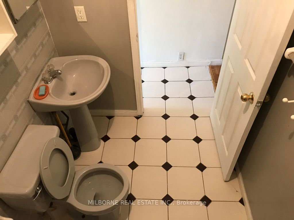 123 Perth Avenue Property Photo 24