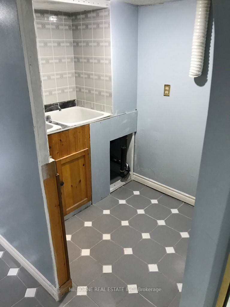 123 Perth Avenue Property Photo 36