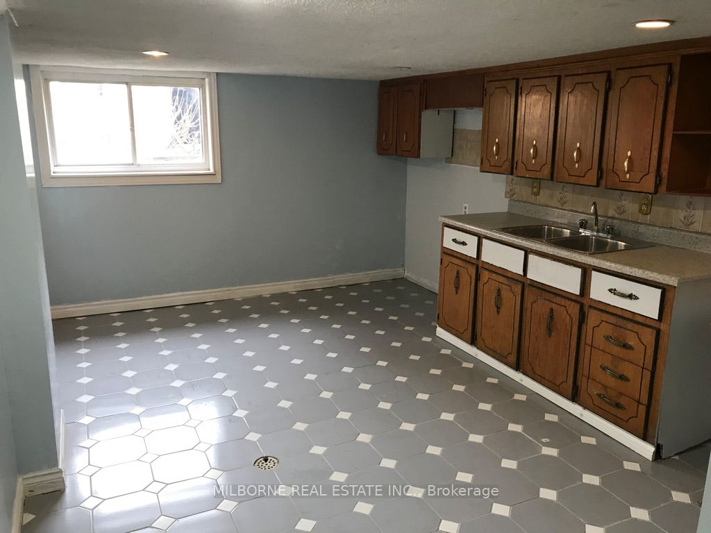 123 Perth Avenue Property Photo 37