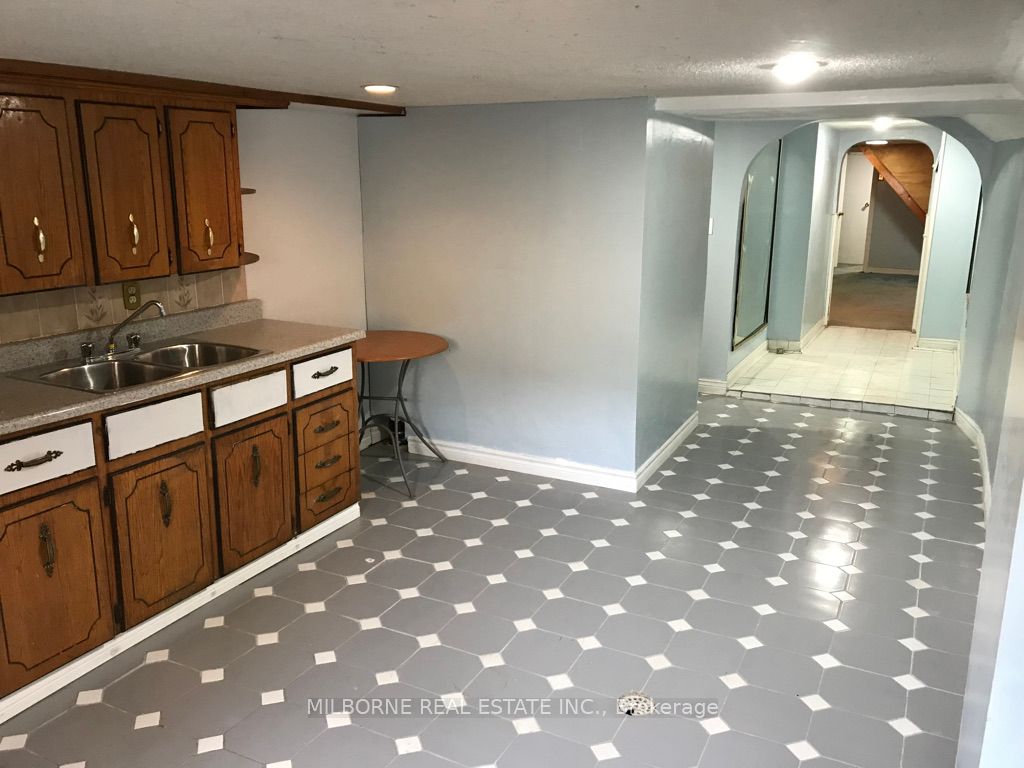 123 Perth Avenue Property Photo 39