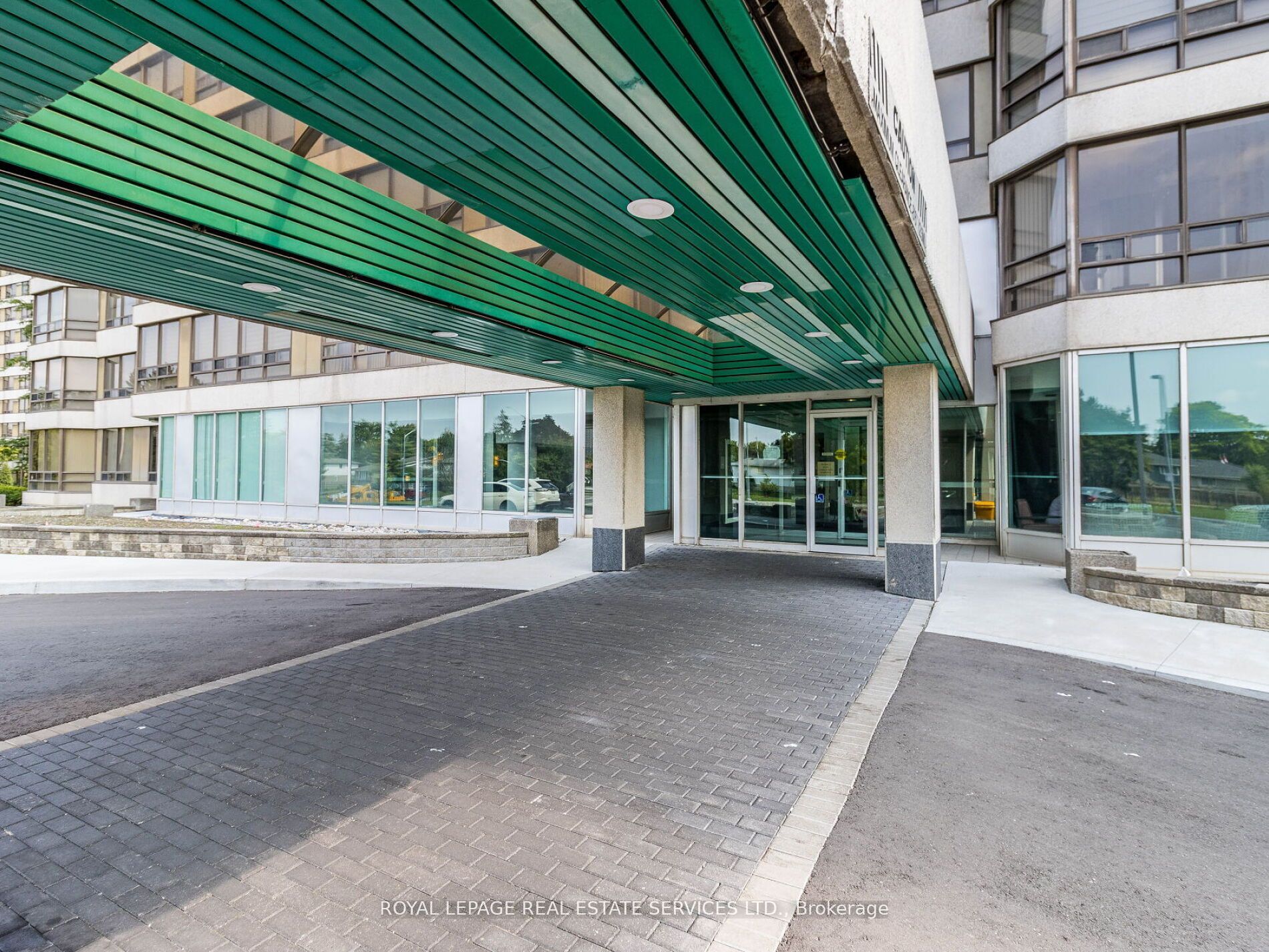 #1002 - 320 Mill Street Property Photo 4