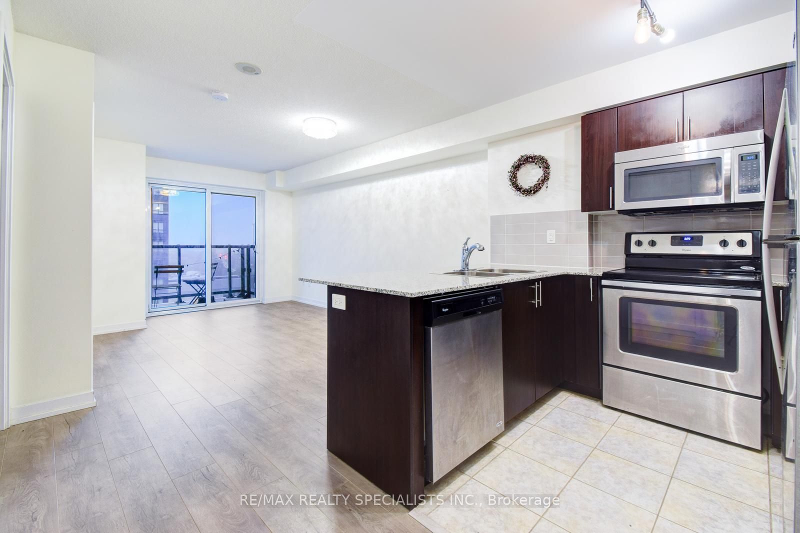 #908 - 1410 Dupont Street Property Photo 9
