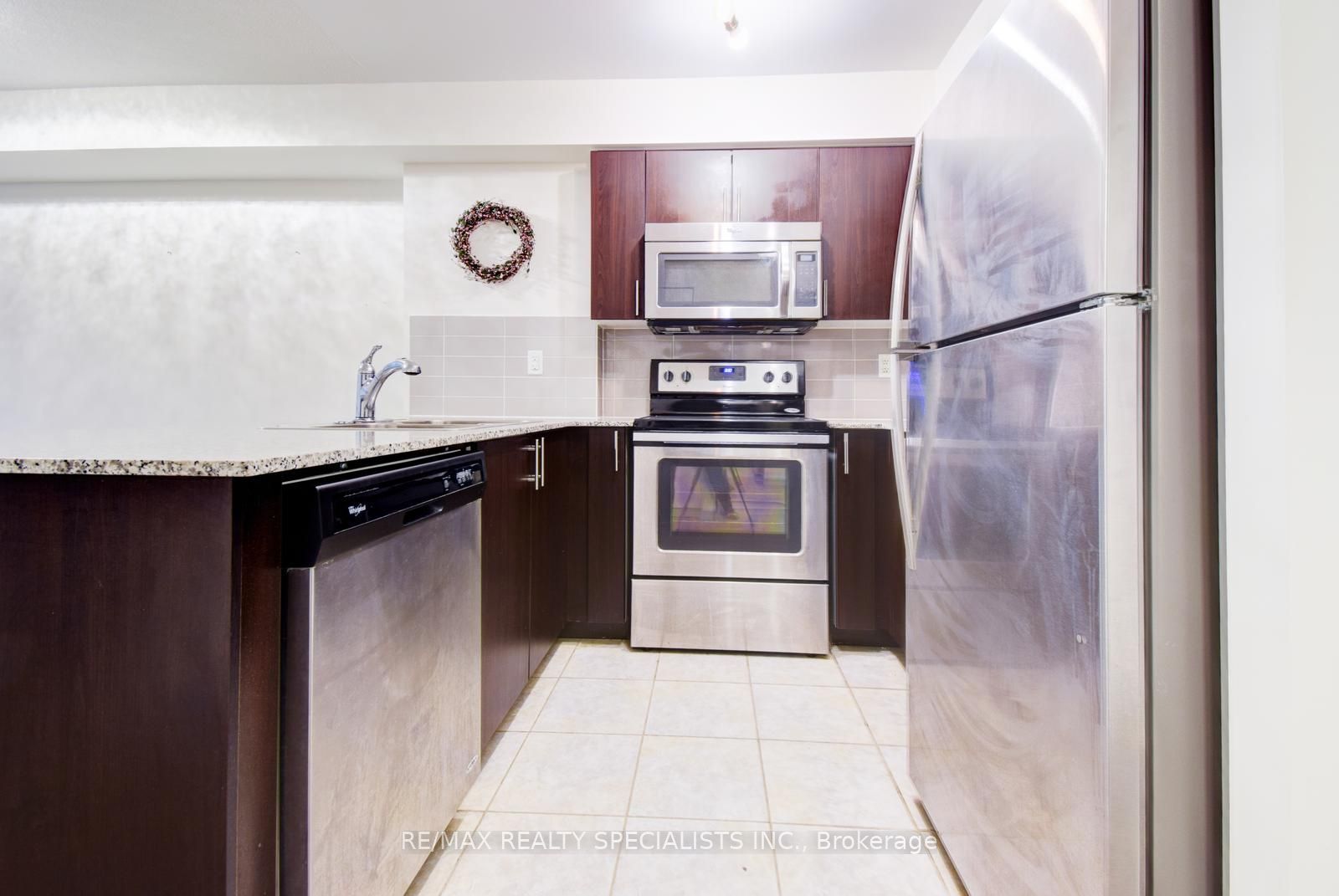 #908 - 1410 Dupont Street Property Photo 10