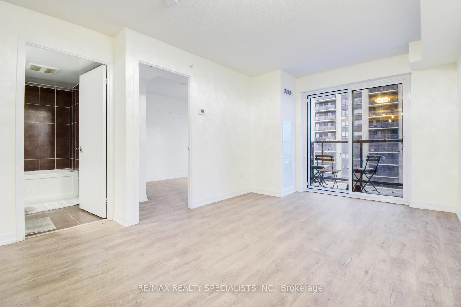 #908 - 1410 Dupont Street Property Photo 14