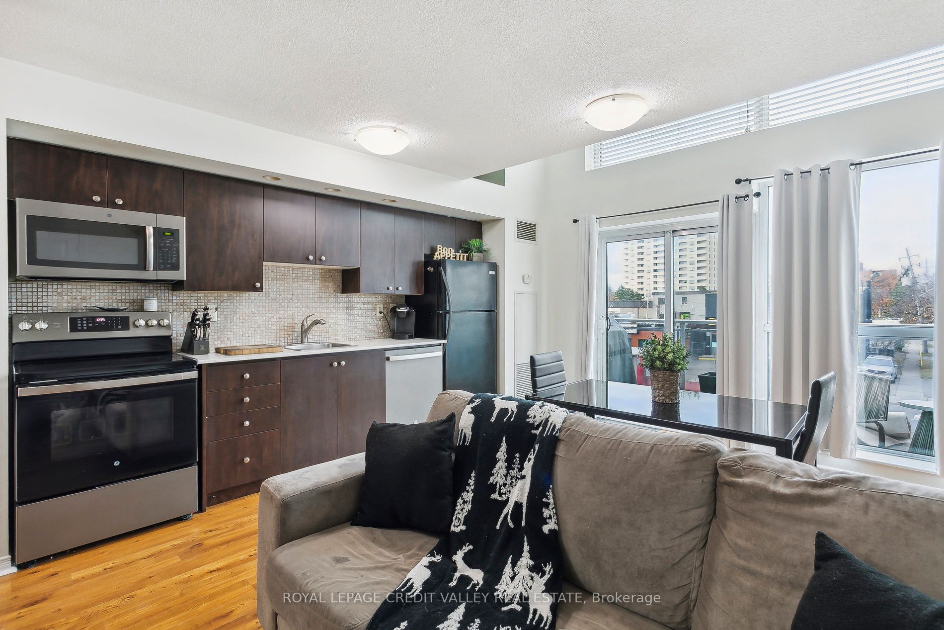 #217 - 215 Queen Street Property Photo 6