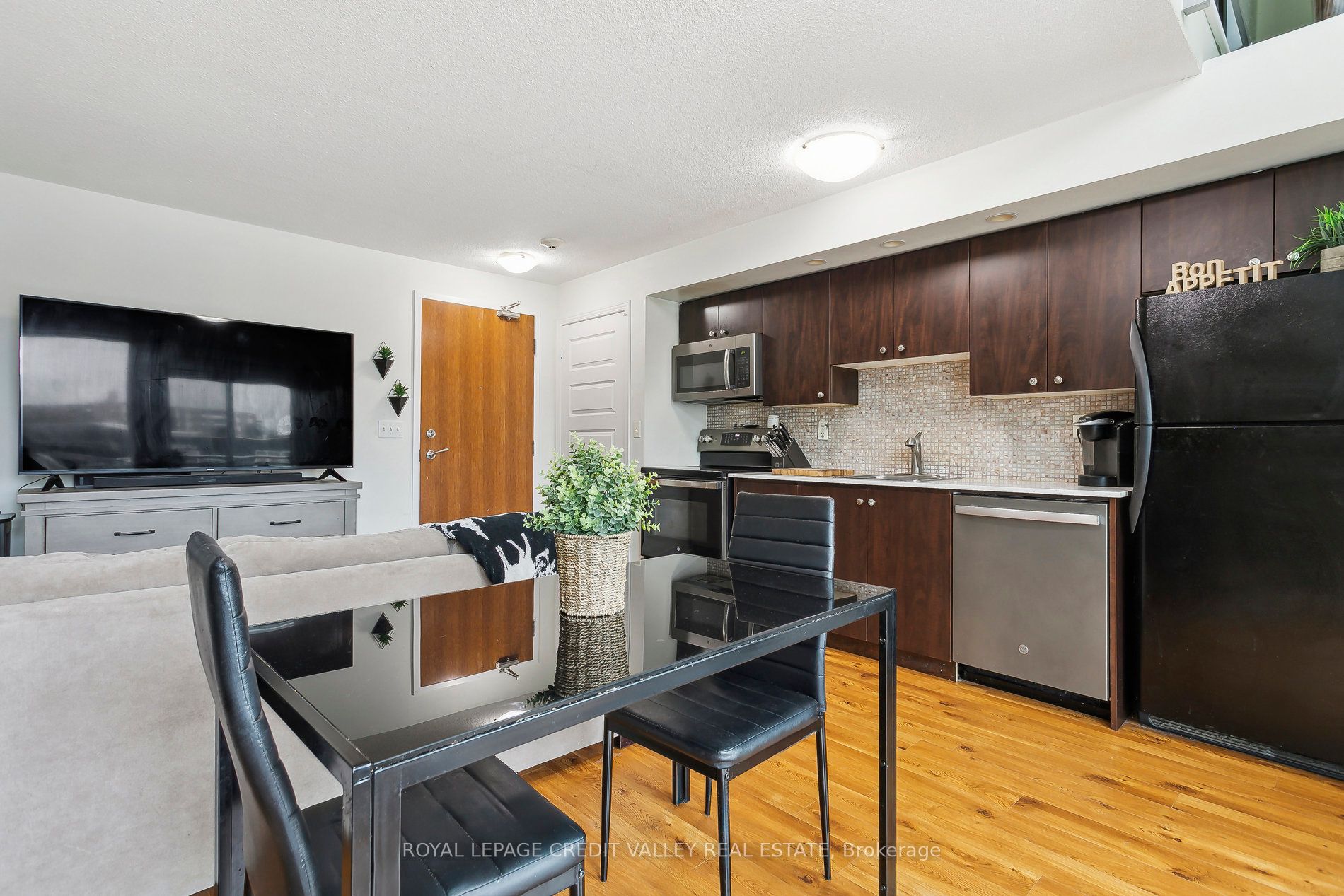 #217 - 215 Queen Street Property Photo 7
