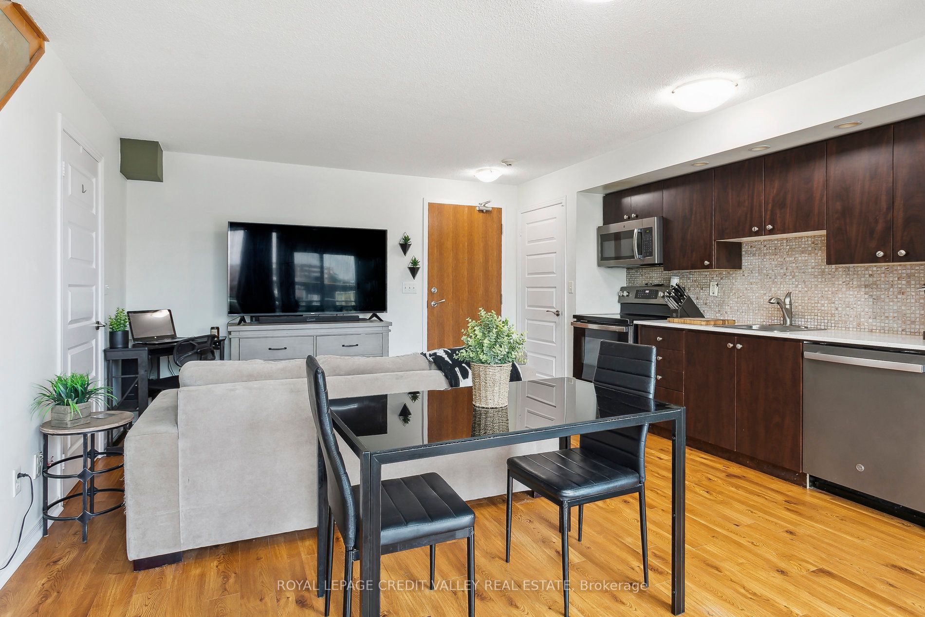 #217 - 215 Queen Street Property Photo 10