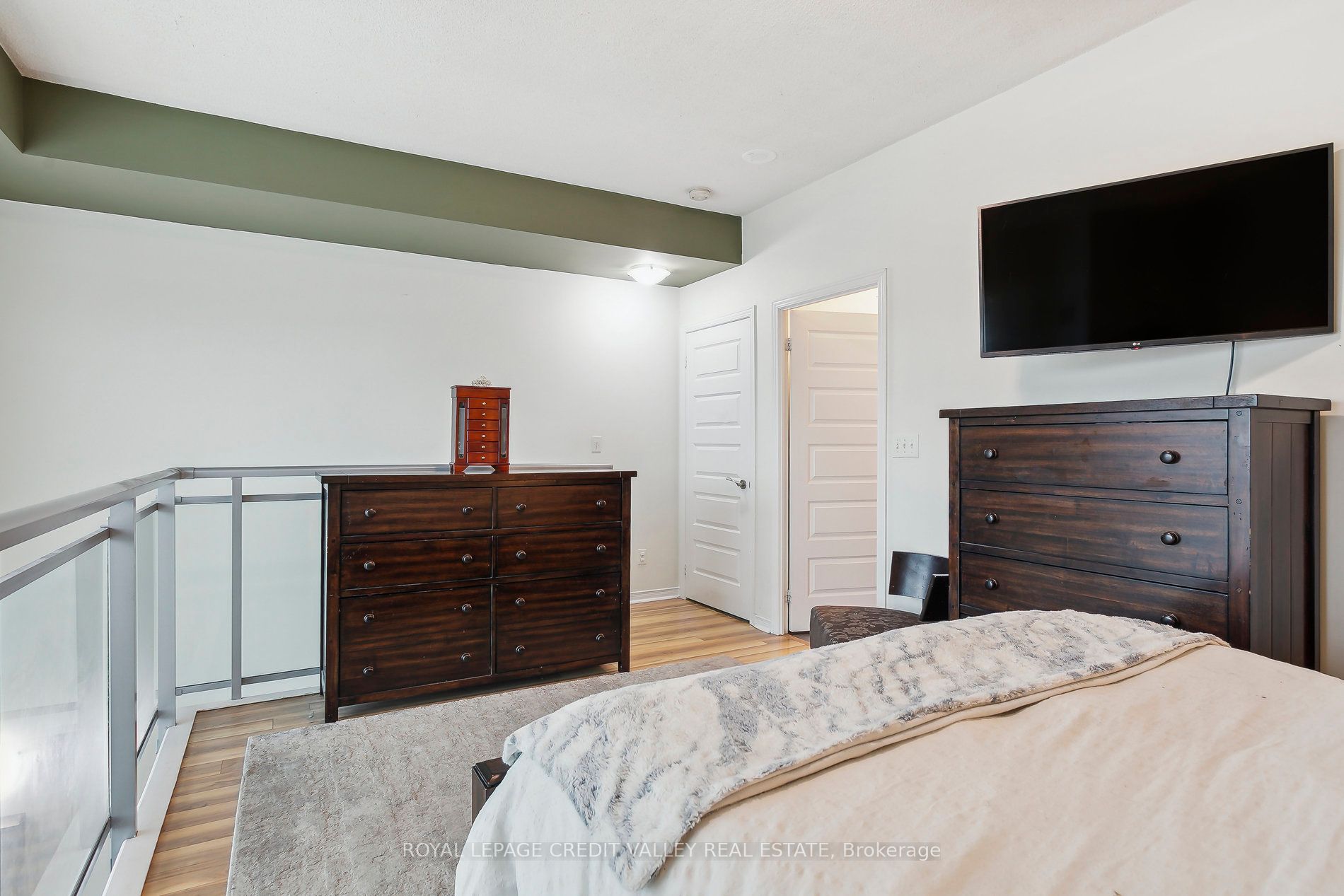 #217 - 215 Queen Street Property Photo 11