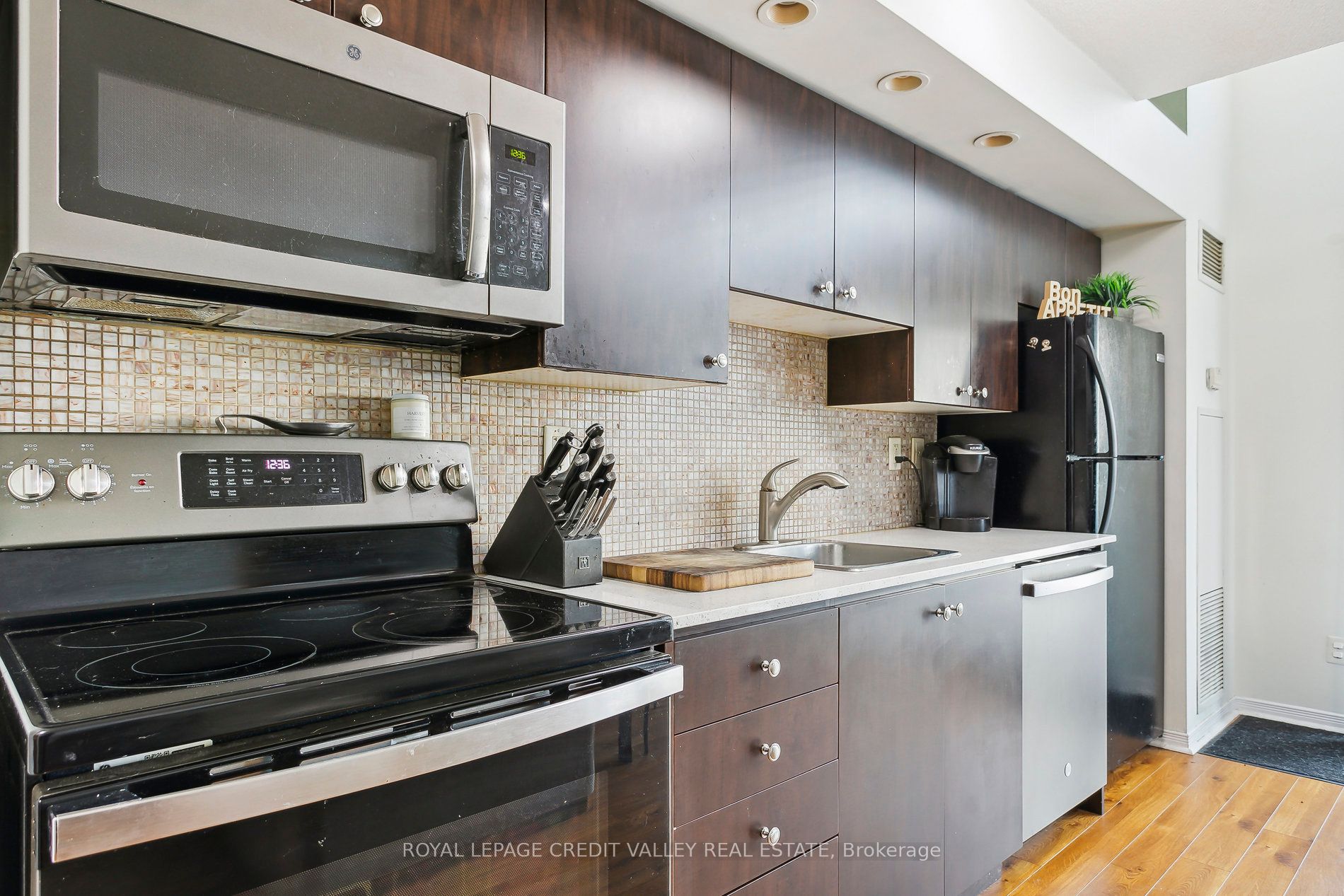 #217 - 215 Queen Street Property Photo 13