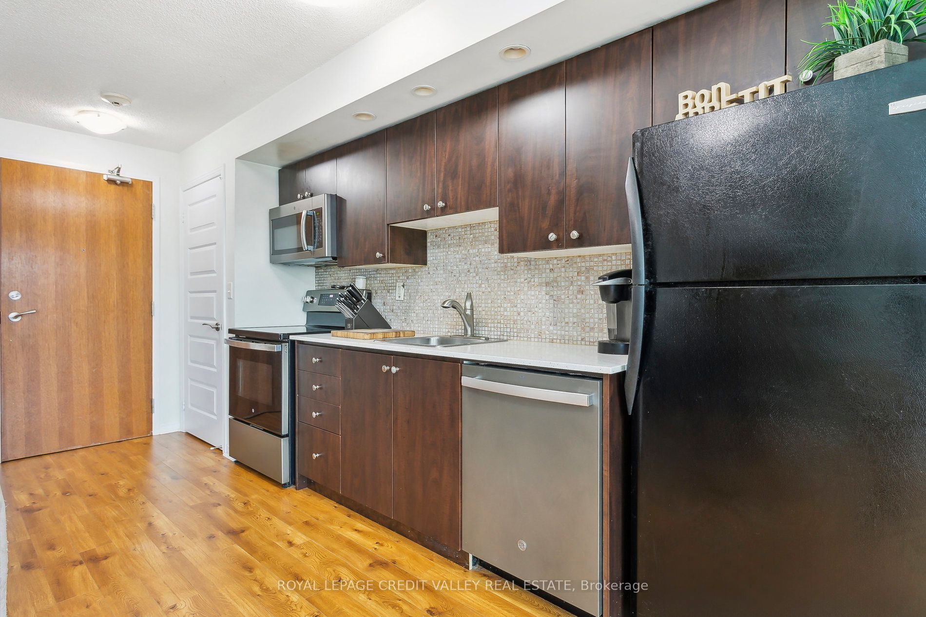 #217 - 215 Queen Street Property Photo 22