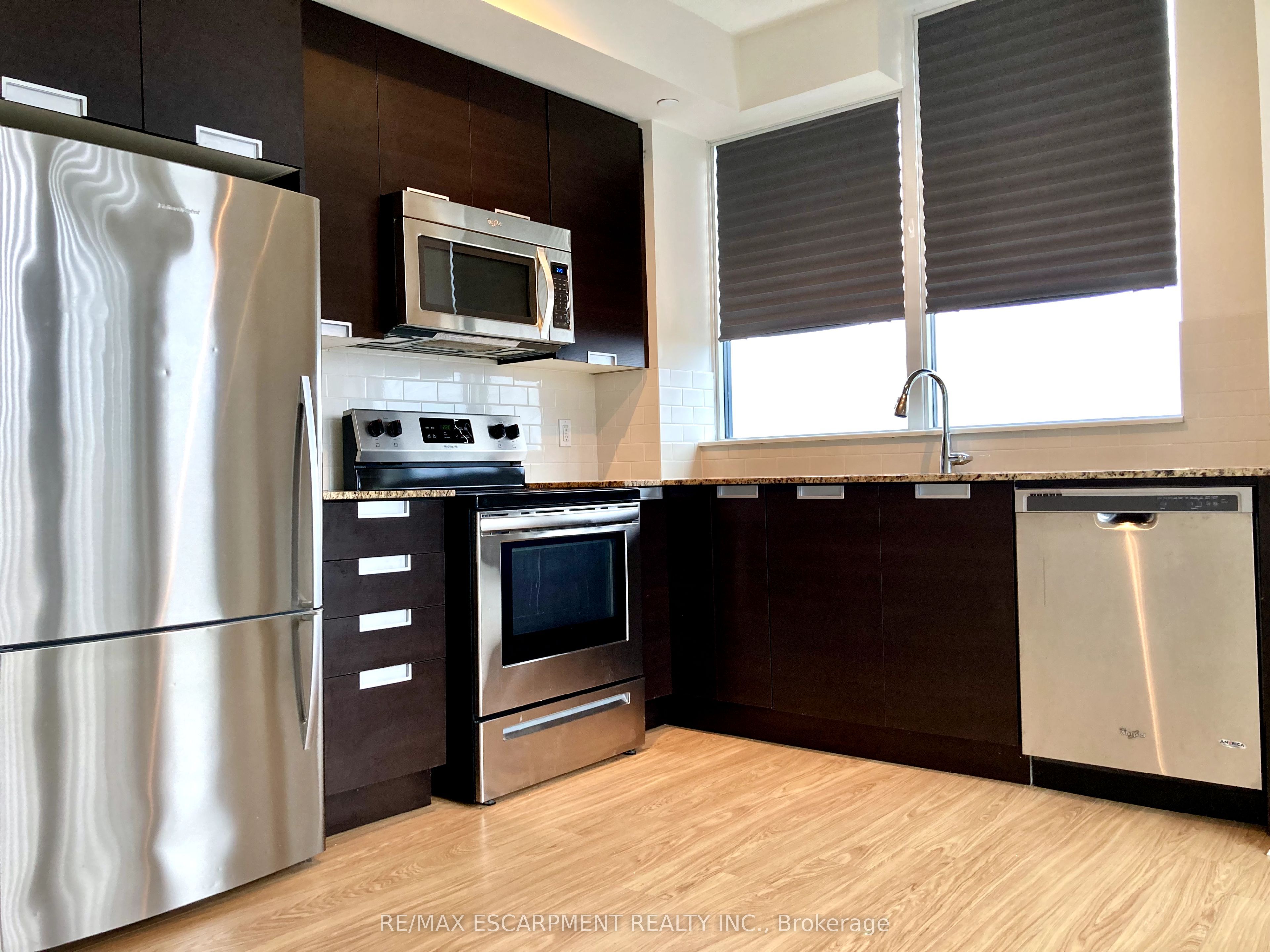 #2307 - 75 Eglinton Avenue Property Photo 7