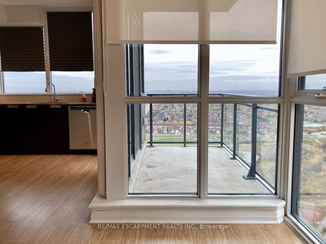 #2307 - 75 Eglinton Avenue Property Photo 8