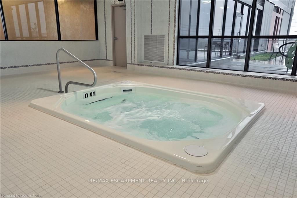 #2307 - 75 Eglinton Avenue Property Photo 23