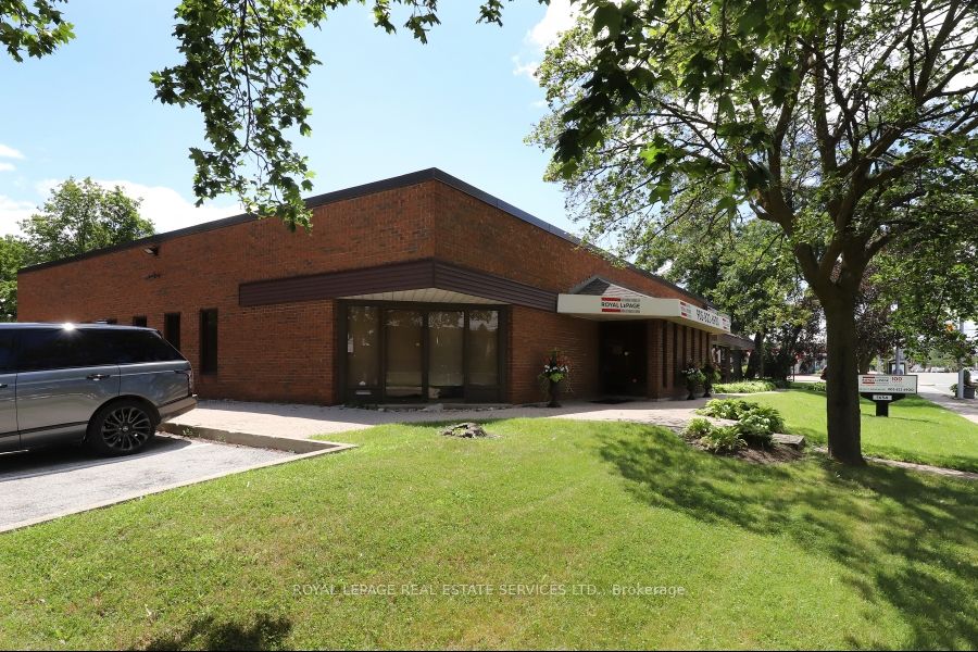 1654 Lakeshore Road Property Photo 5