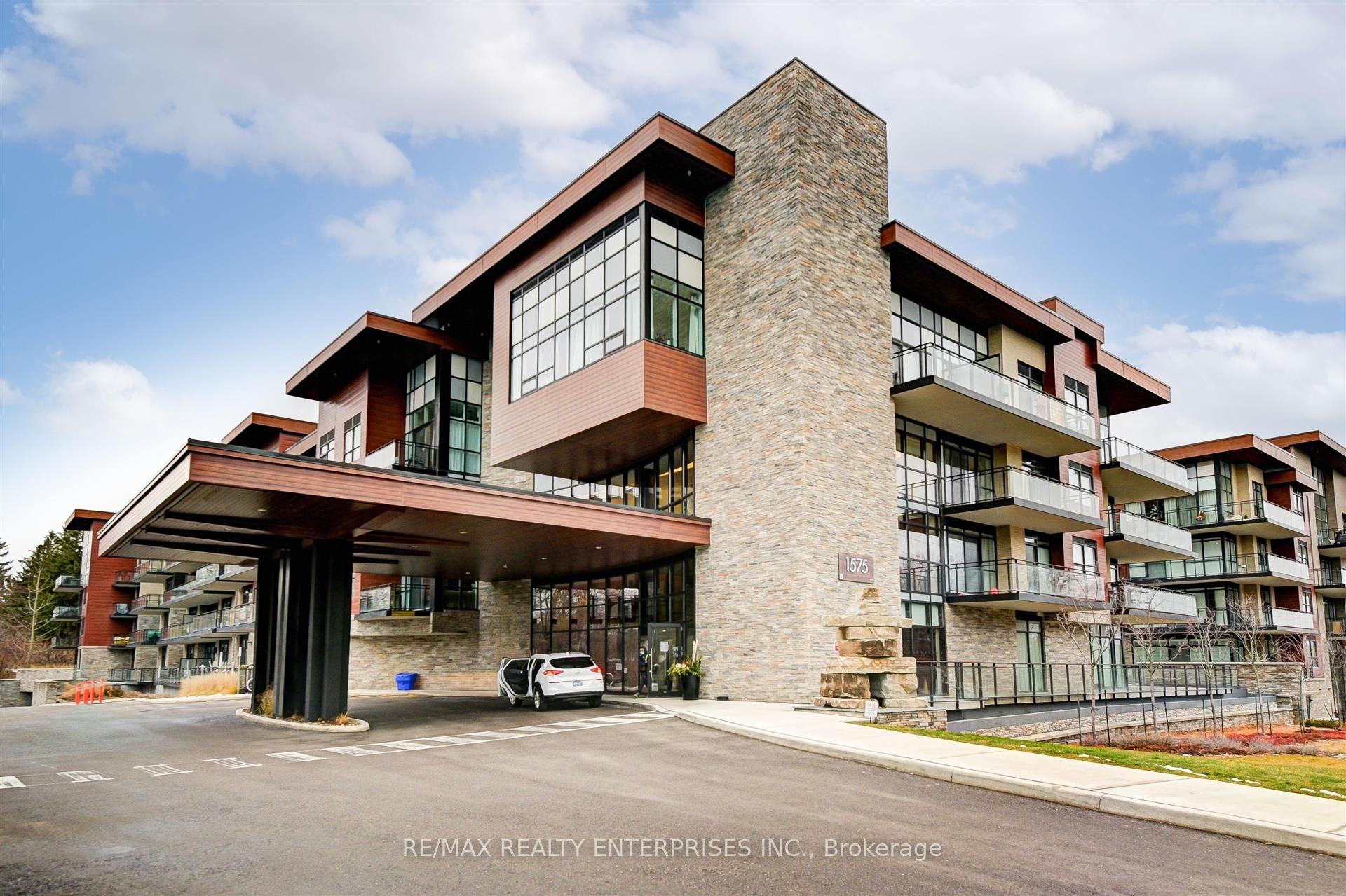 #gr25 - 1575 Lakeshore Road Property Photo 1