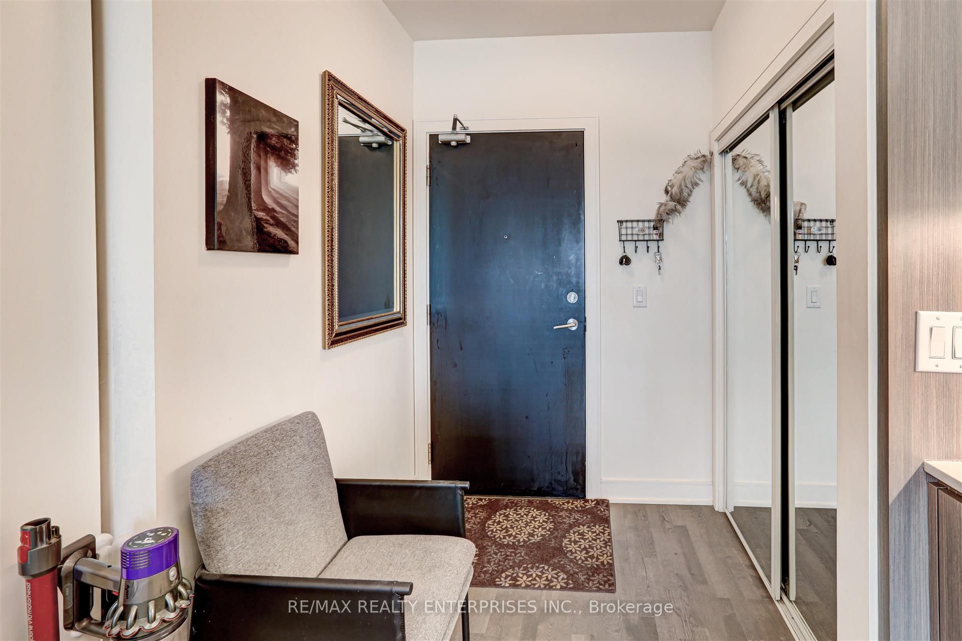 #gr25 - 1575 Lakeshore Road Property Photo 3