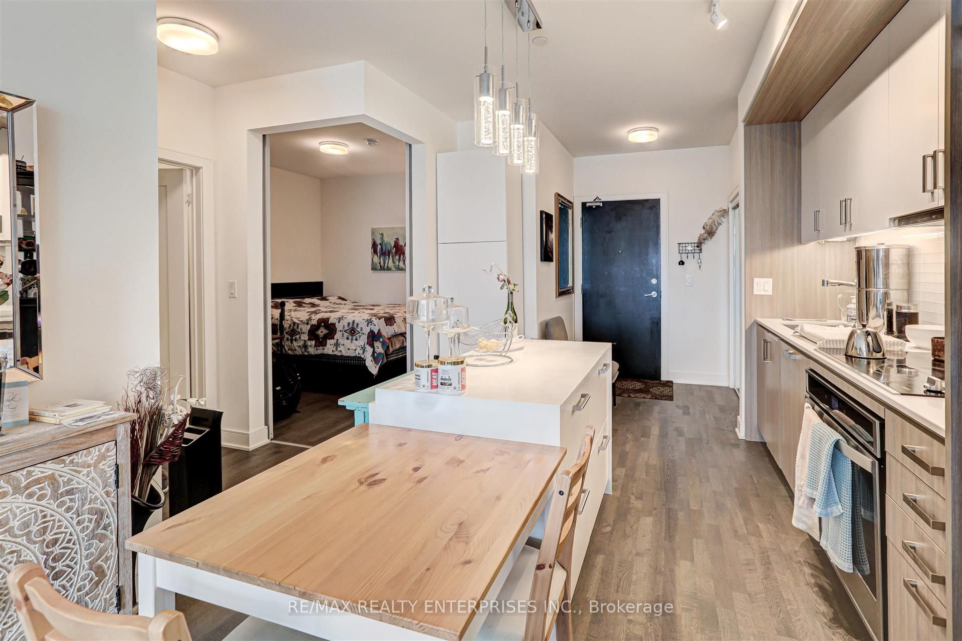#gr25 - 1575 Lakeshore Road Property Photo 5