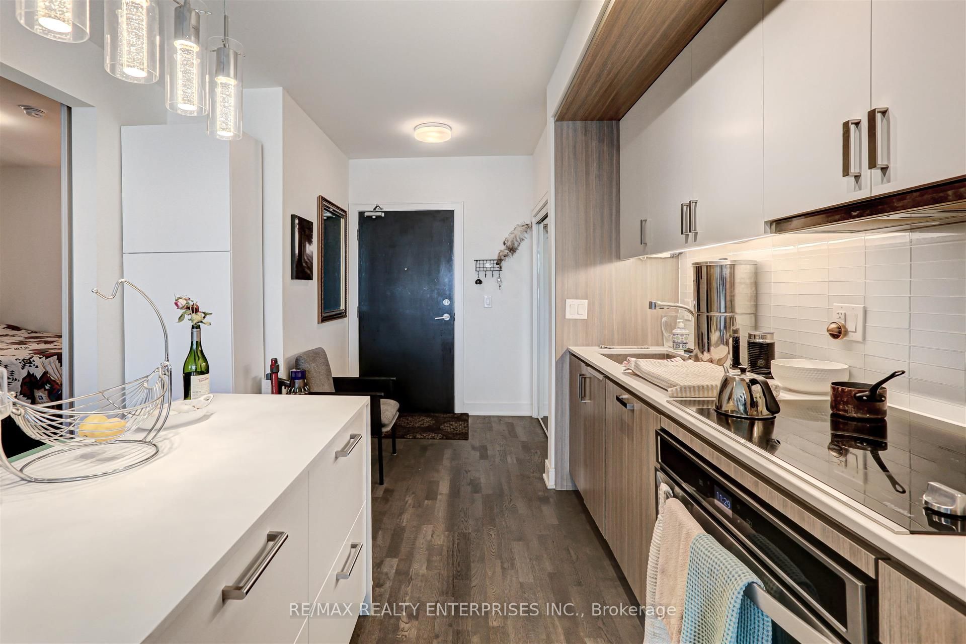 #gr25 - 1575 Lakeshore Road Property Photo 6