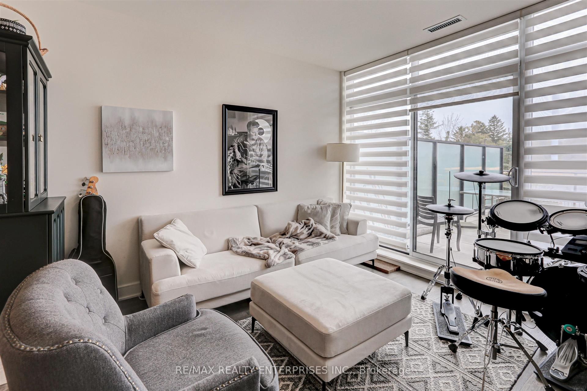 #gr25 - 1575 Lakeshore Road Property Photo 8