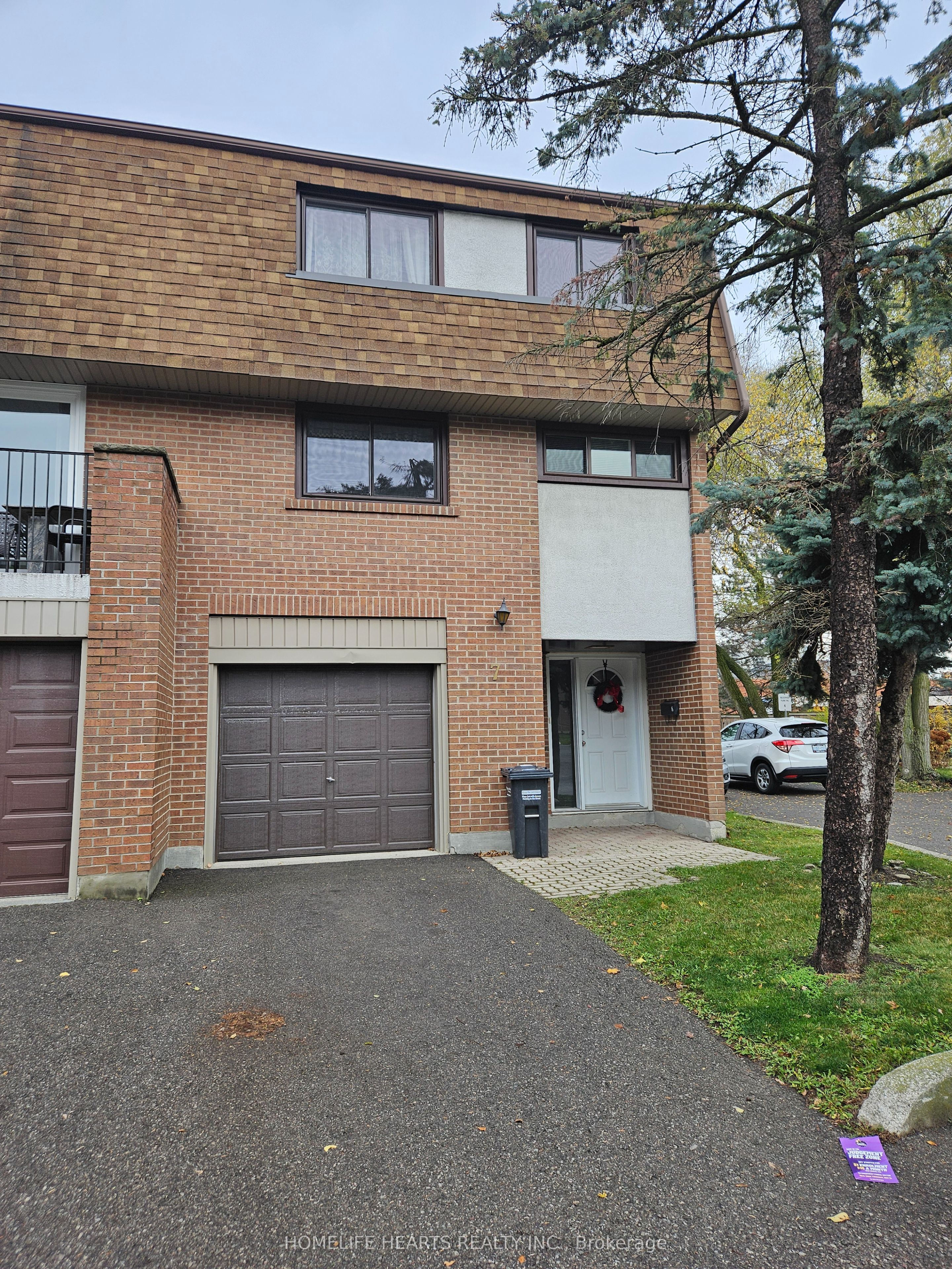 #7 - 1051 Cedarglen Gate Property Photo 1