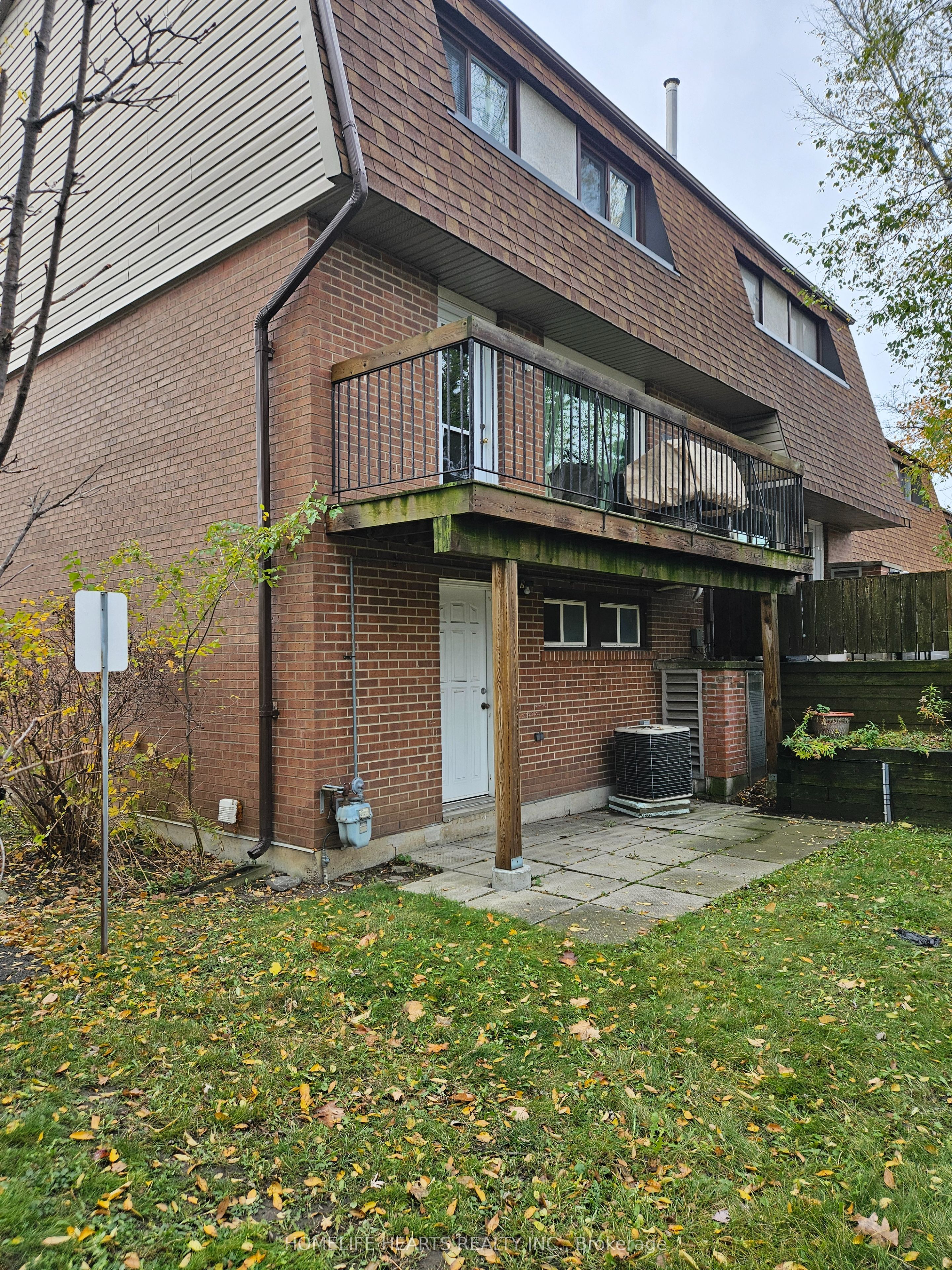 #7 - 1051 Cedarglen Gate Property Photo 2