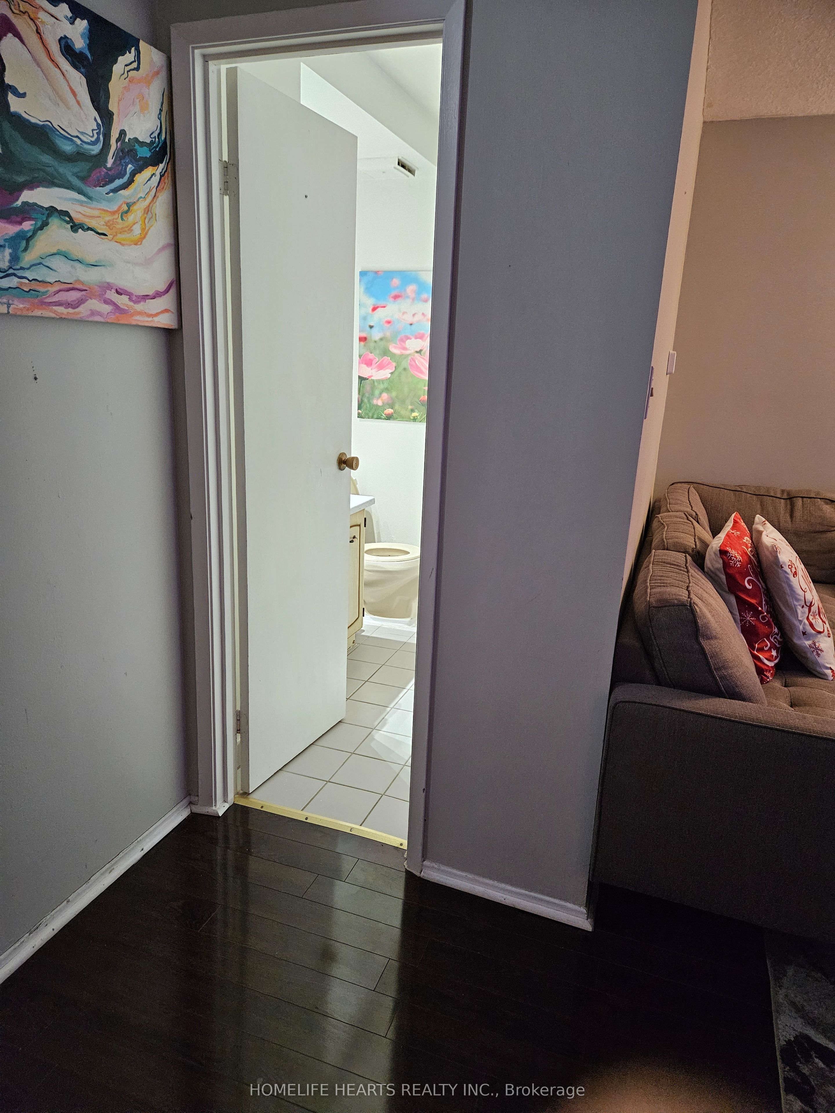 #7 - 1051 Cedarglen Gate Property Photo 8