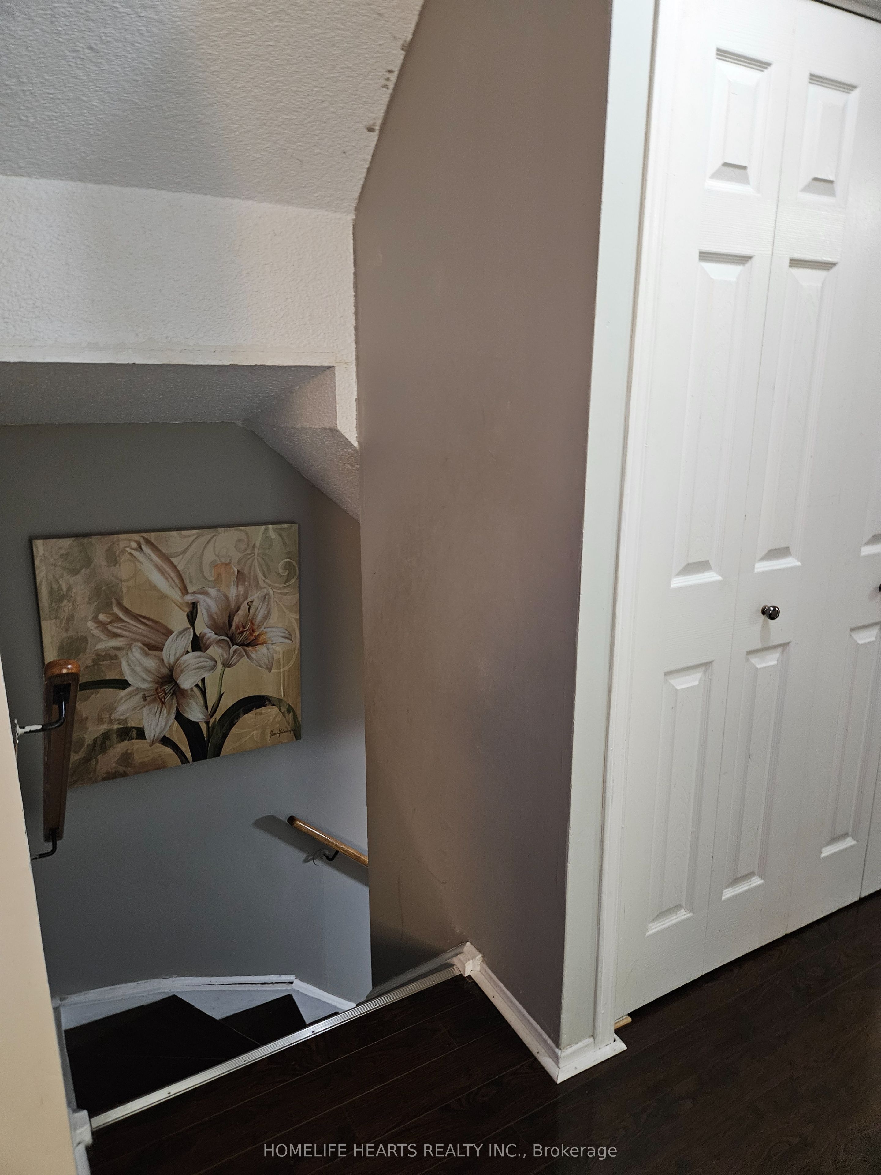 #7 - 1051 Cedarglen Gate Property Photo 10